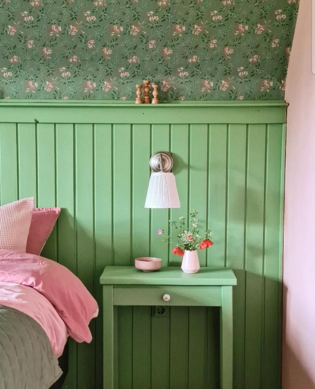 Schlafzimmermakeover
#schlafzimmer #diy #tapete #skandi #eclectic #farbenfroh #Grün #Rosa