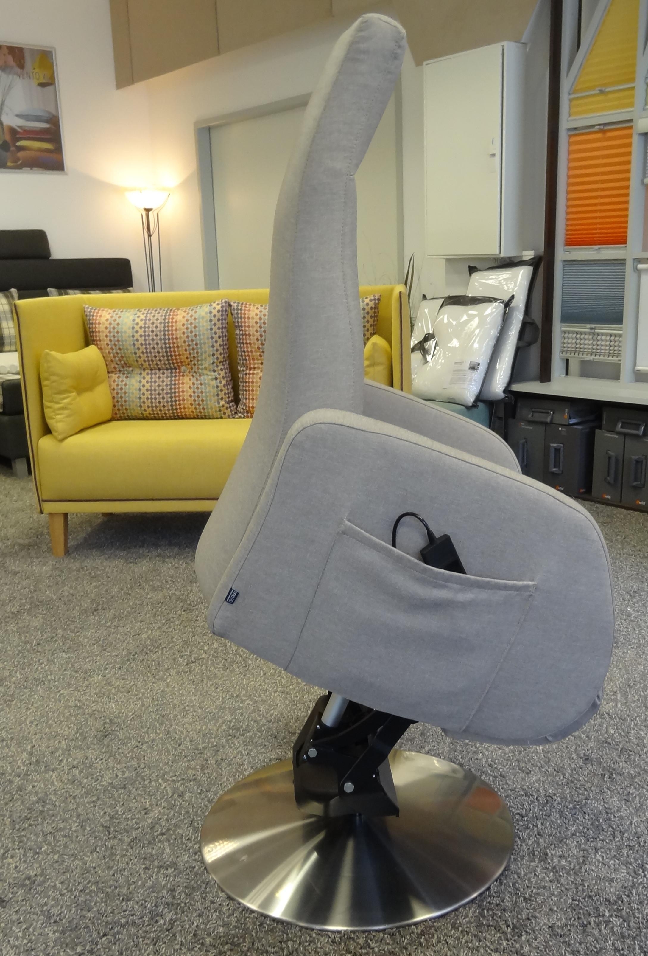 Schlanke Sessel mit Relax- und Liegefunktion sowie Aufstehhilfe gibt es auch in modern!
