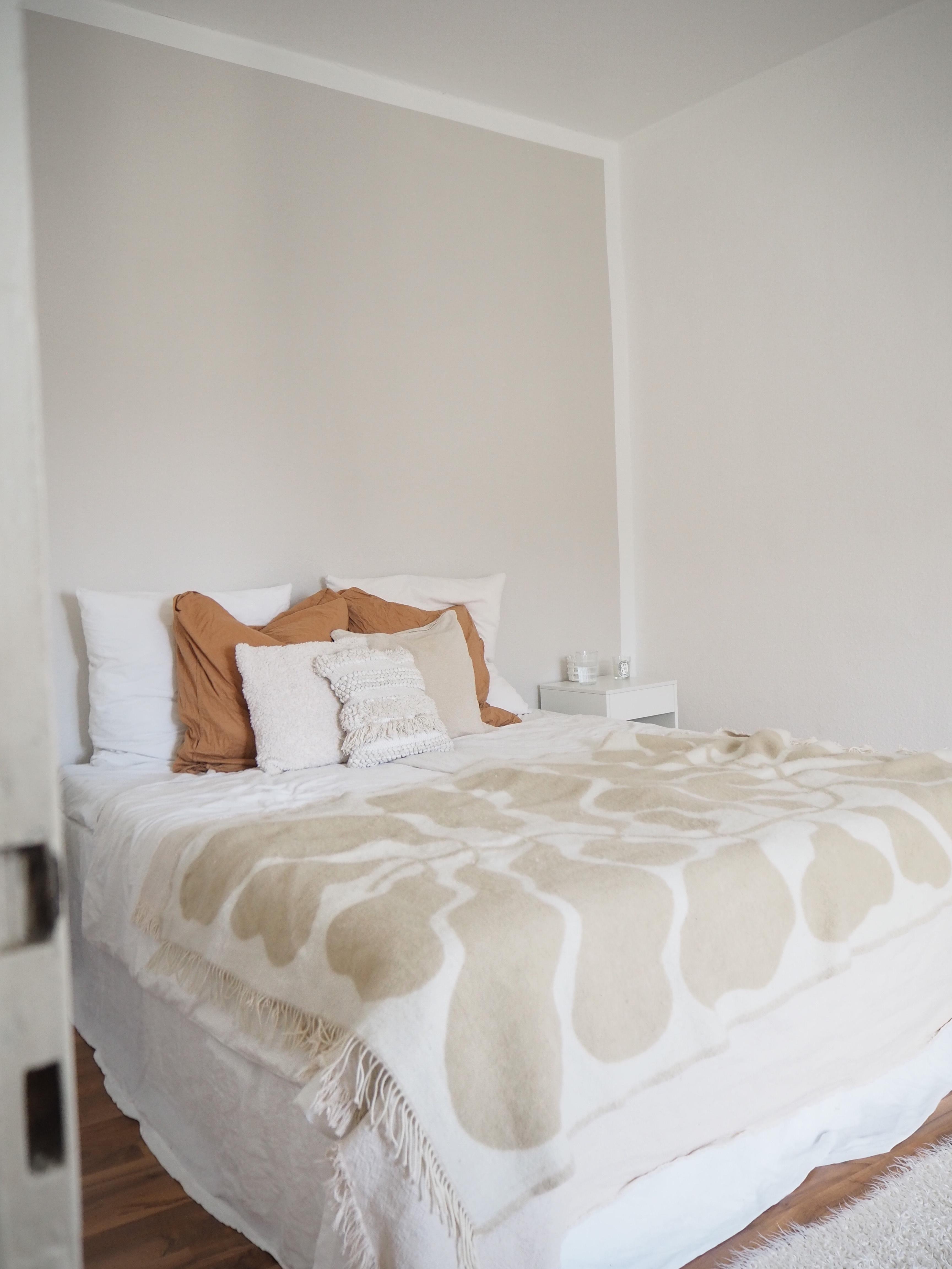 Schlummerstube ✨ #schlafzimmer #bedroom #naturals #bett #klippan #decke #hyggelig #nordic #scandi #schlafen 