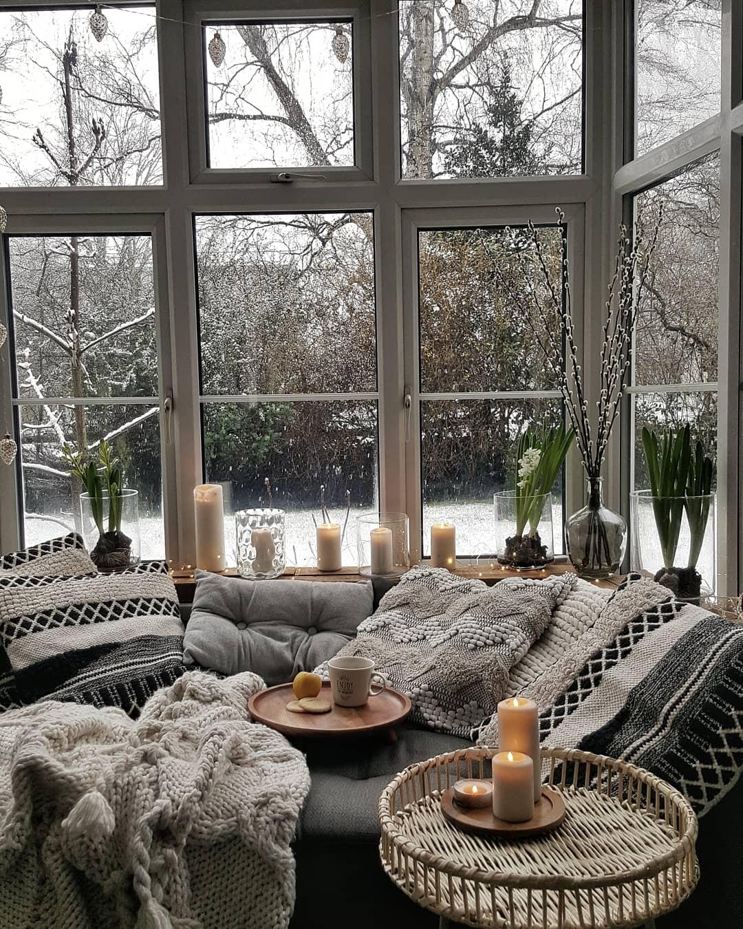 Schnee im Februar...
#interior #hygge #homedecor #wohnzimmer #altbau #england