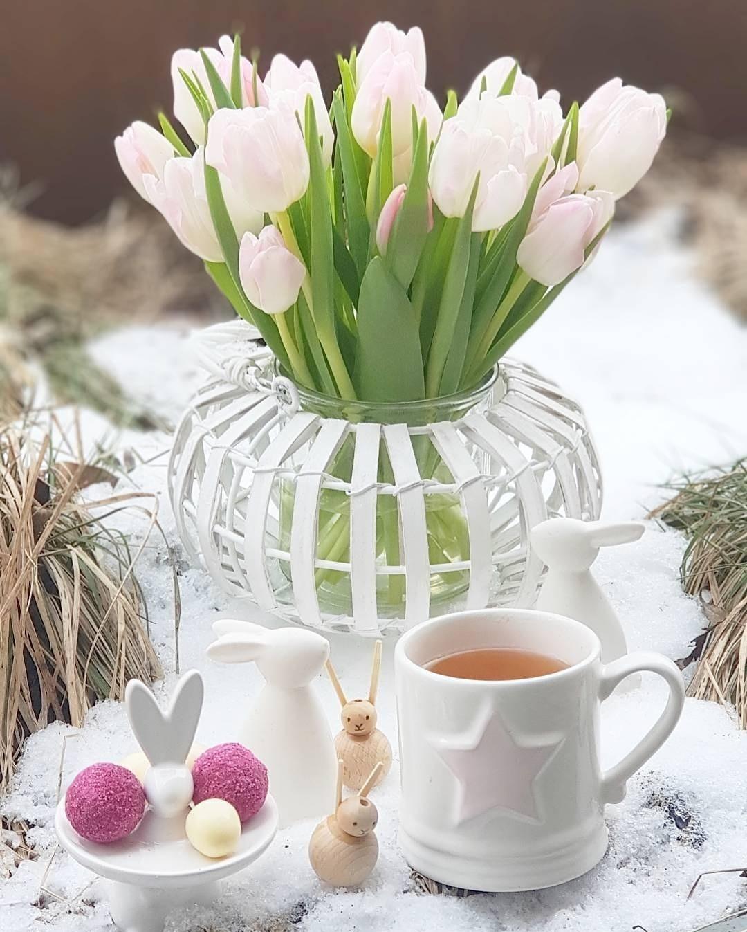 Schneereste ❄💕 #whiteliving #spring #hase #pstern #frühling #winter #tulpen 