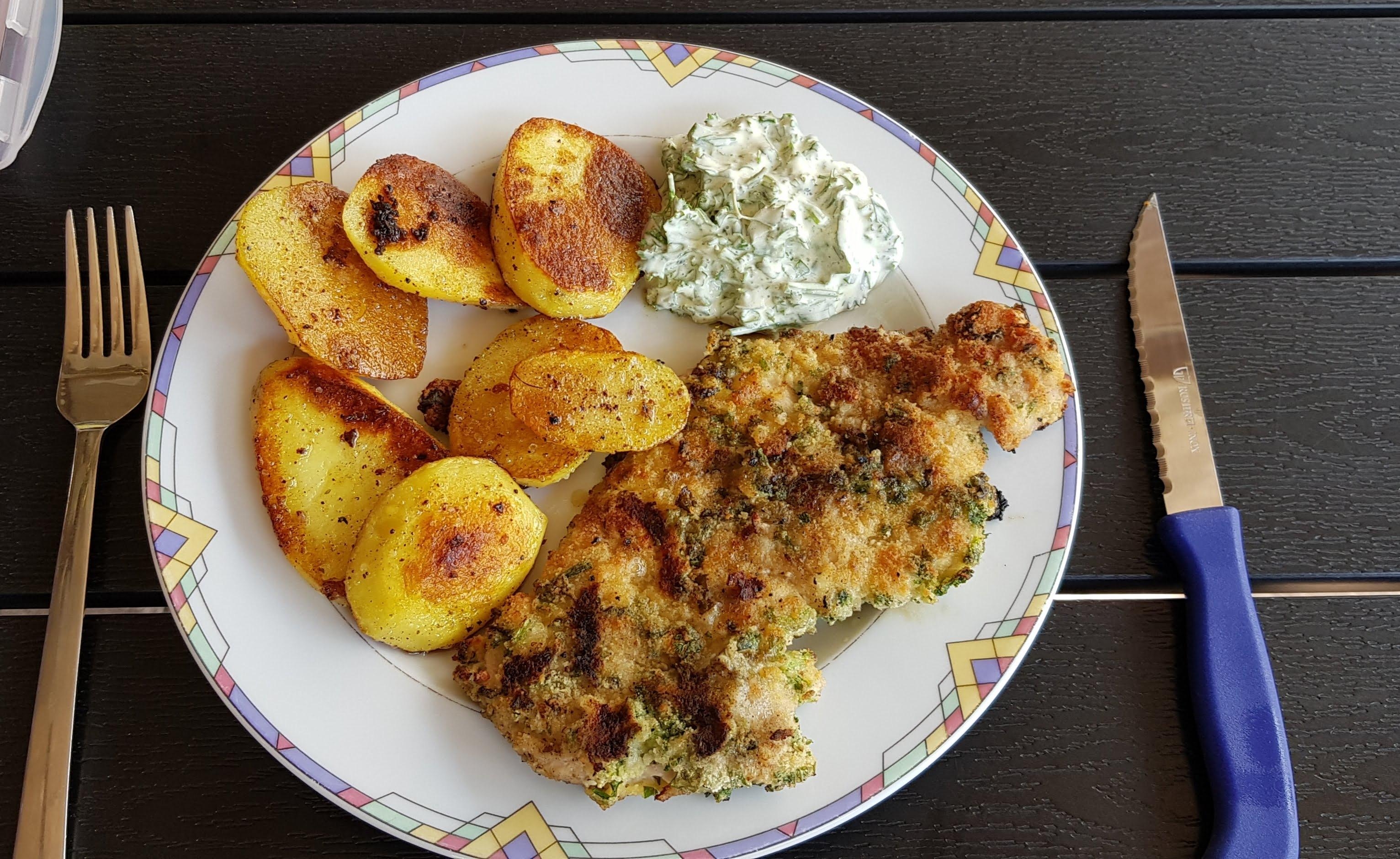 Schnitzel mit Kräuter Panade, Quarkdip und Bratkartoffeln,  #lunchtime #foodchallenge
