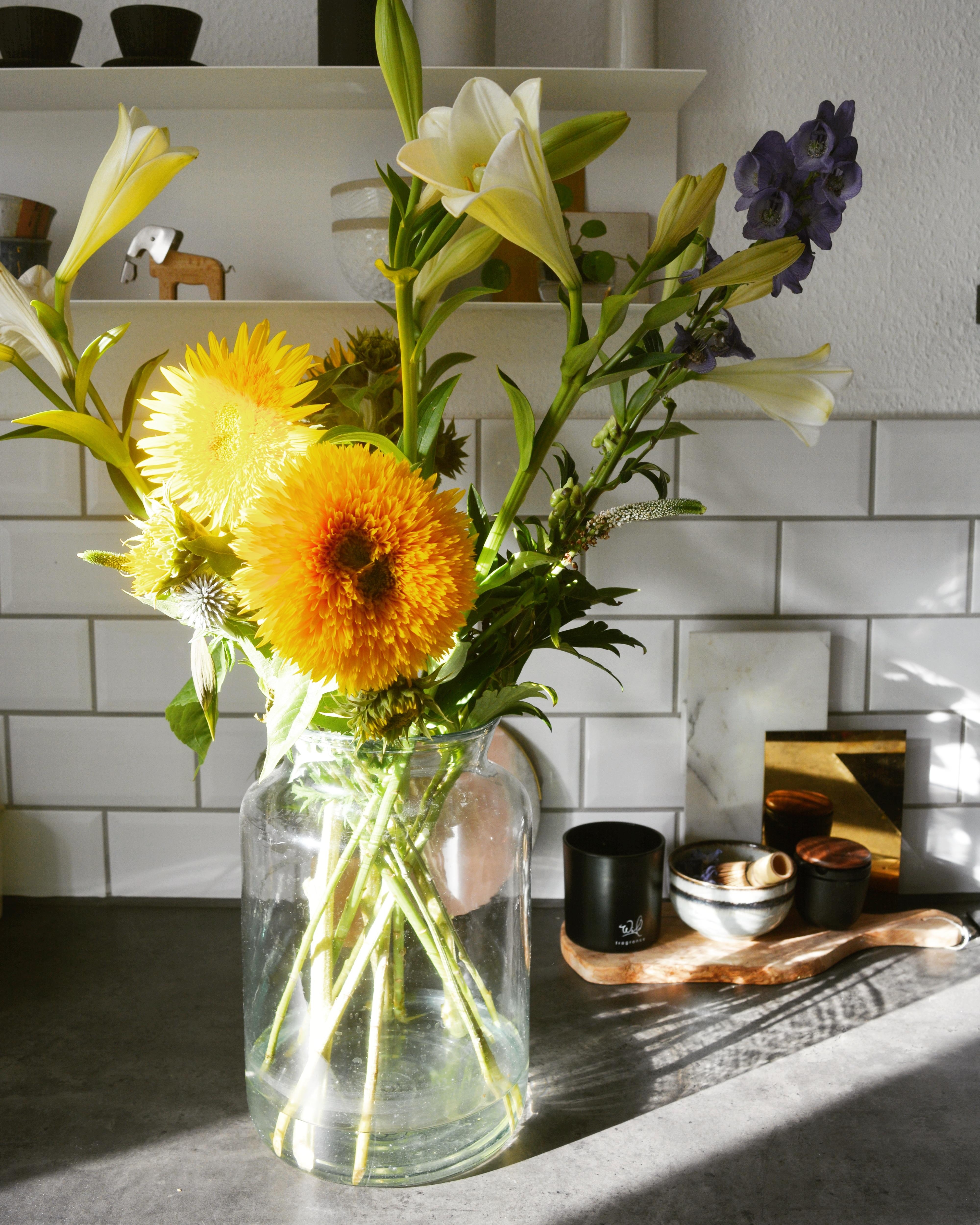 Schockverliebt in diese doppelt gefüllten Sonnenblumen.🌻

#Sommer#Blumenliebe#frischeBlumen#Küchendetails