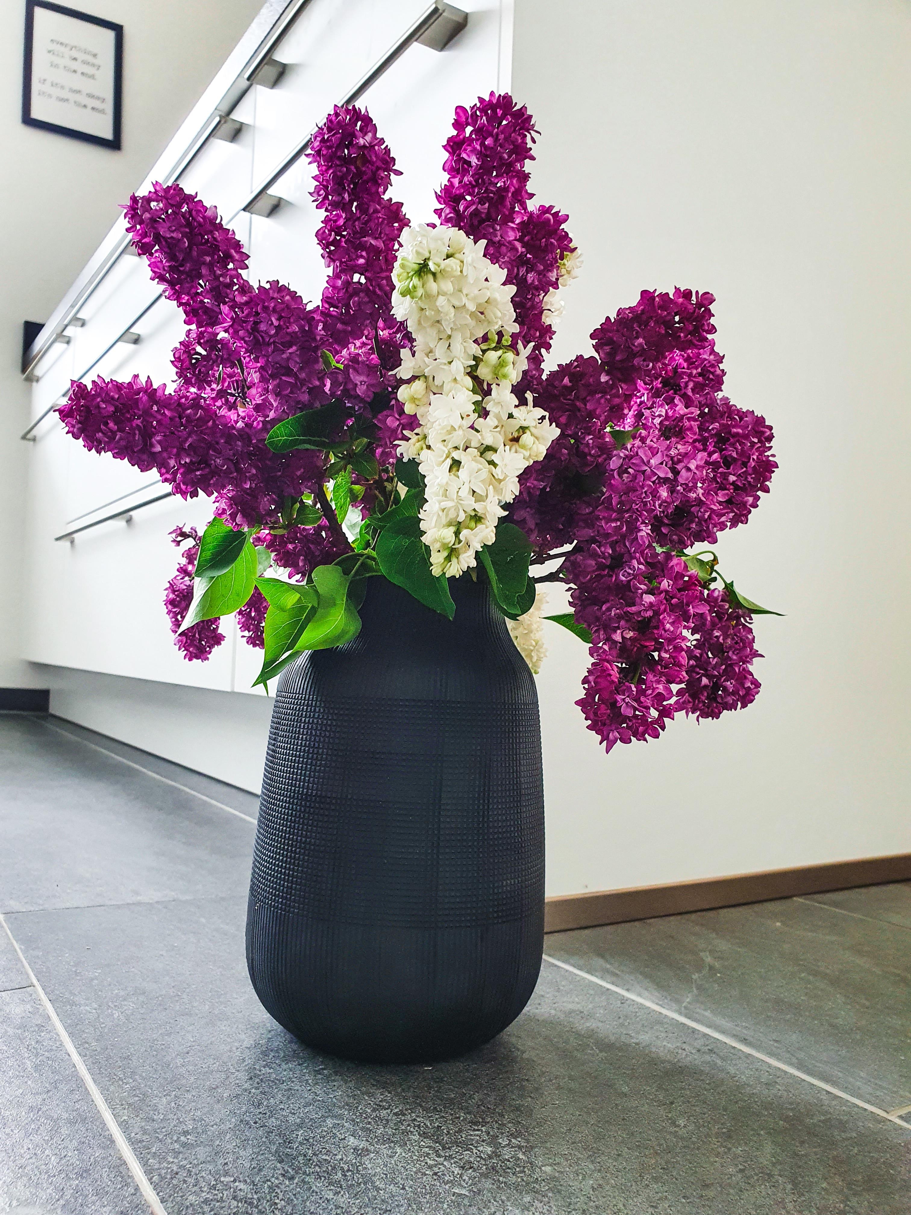 Schöne Grüße zum Sonntag 🌸
#flowers #vasenliebe #flieder 😍