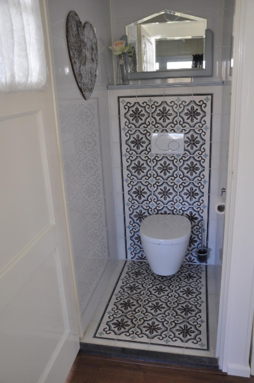 Schöne Zementkacheln in der Toilette #bodenfliesen #zementfliesen ©Buntes Marokko
