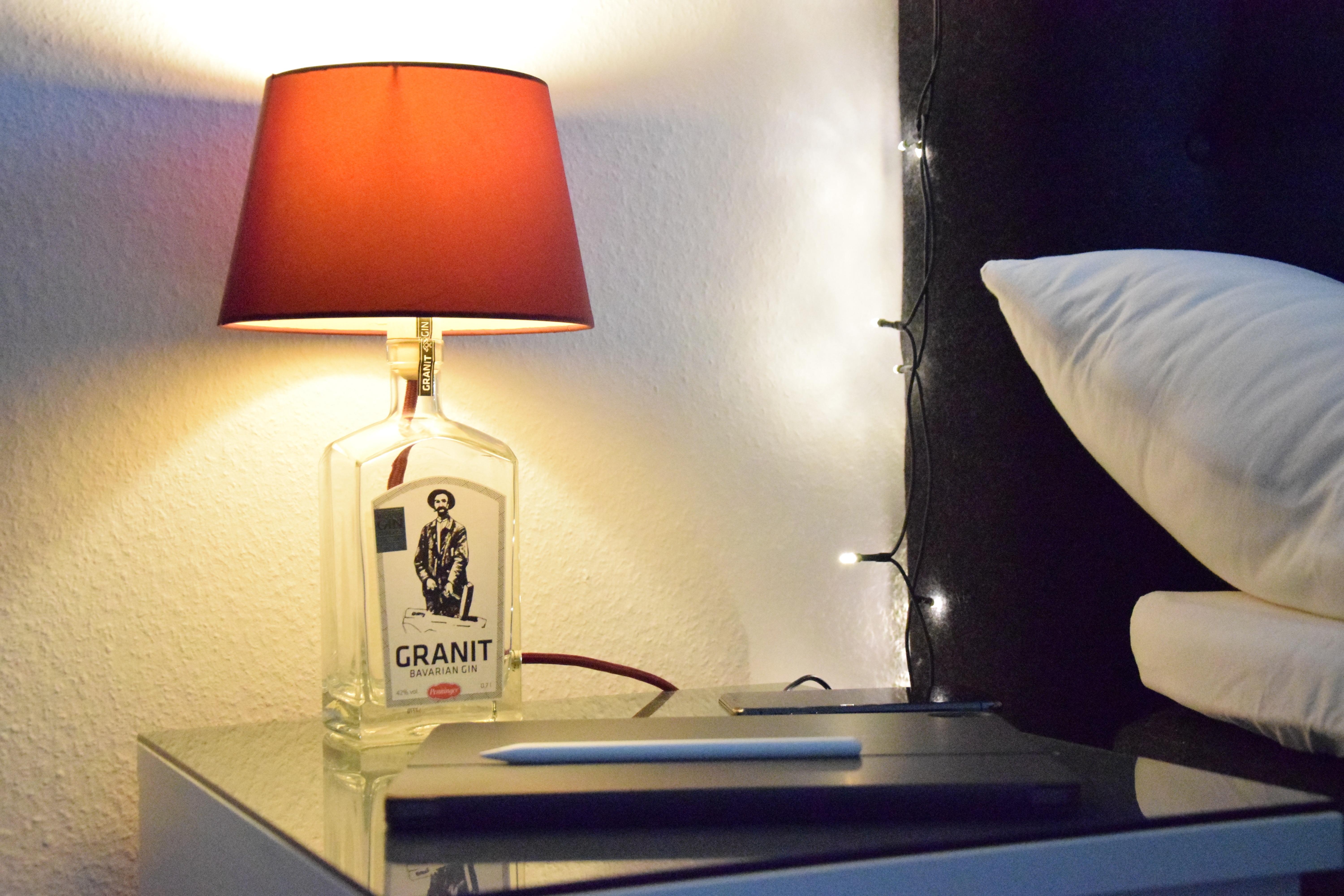Schönen Abend 💡 Lust auf außergewöhnliche Lampen? #interior #lampen #design #bedroom www.uniquelamps.de 