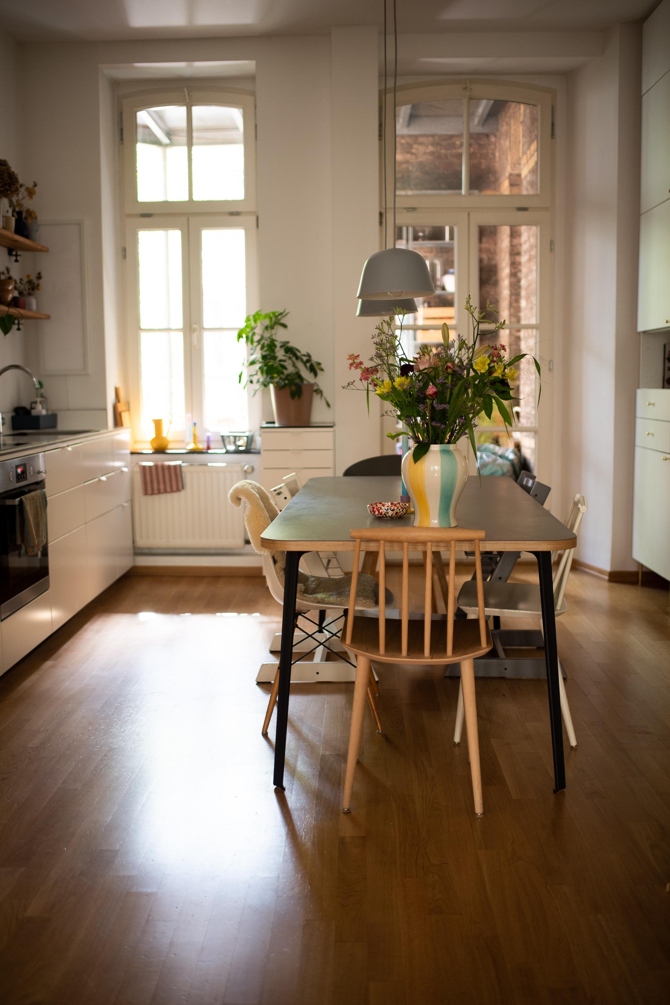 Schönen Montag! #wohnküche #esstisch #kitchenideas #kitchen #kitchentable #altbauliebe