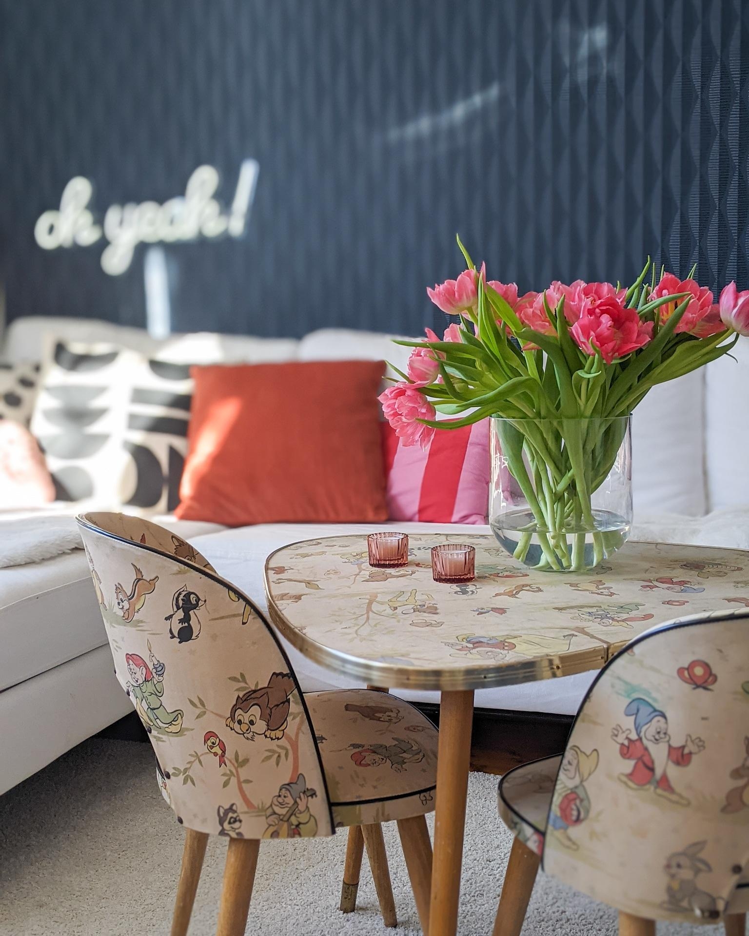 Schönes Wochenende

#sonne #tulpen #couch #farbe #bunt 