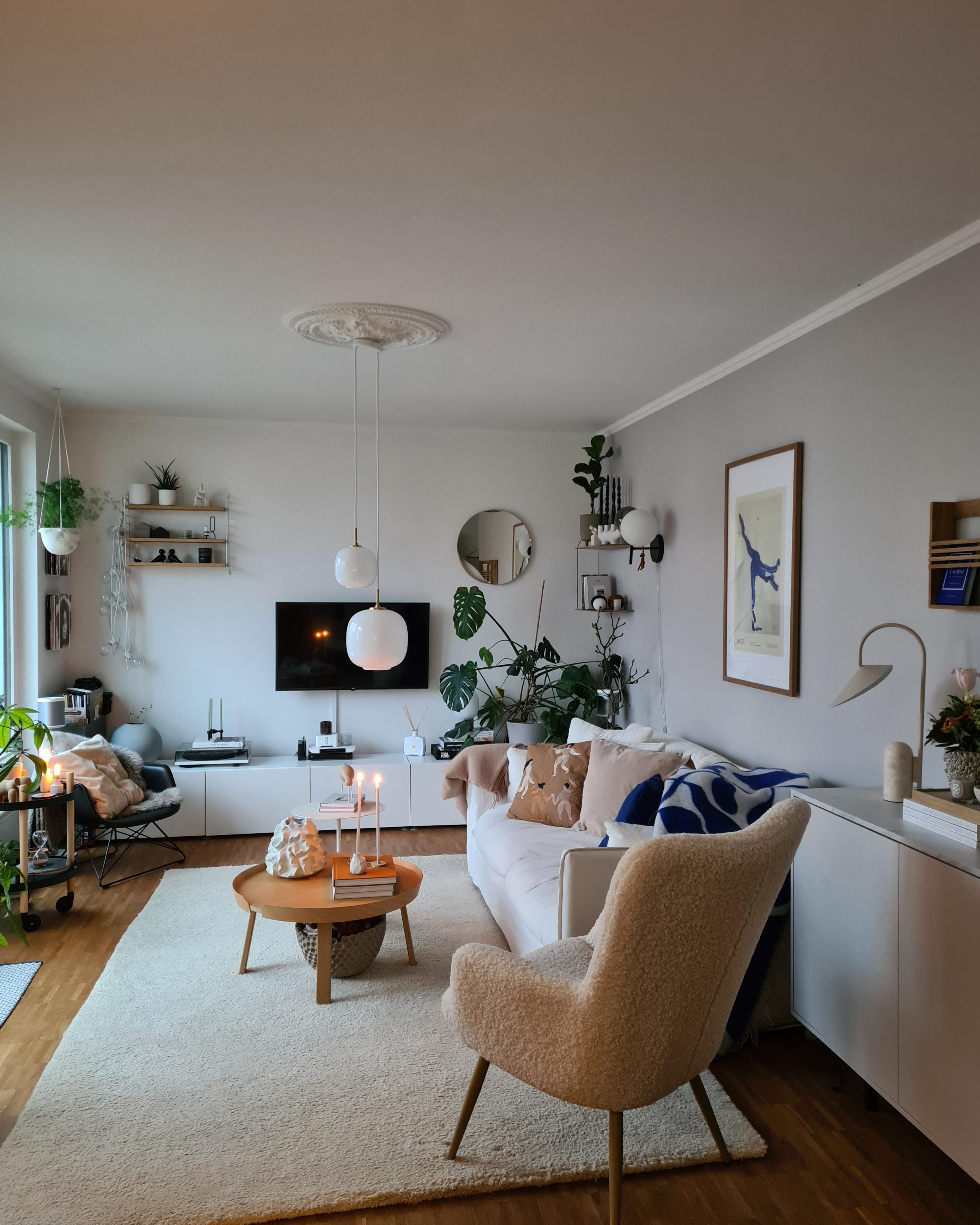 Schönes Wochenende 

#wohnzimmerinspo #skandinavischwohnen #einrichtungsideen #couchstyle #wohnzimmer 