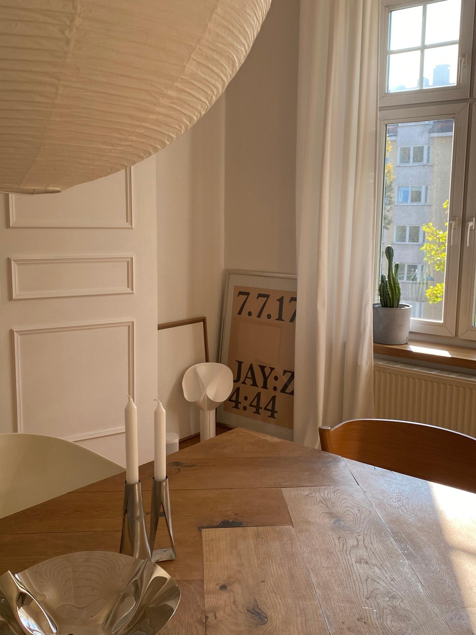 Schönstes Herbstlicht im Esszimmer :) und yes, hier wohnen zwei Jay Z Fans hehe