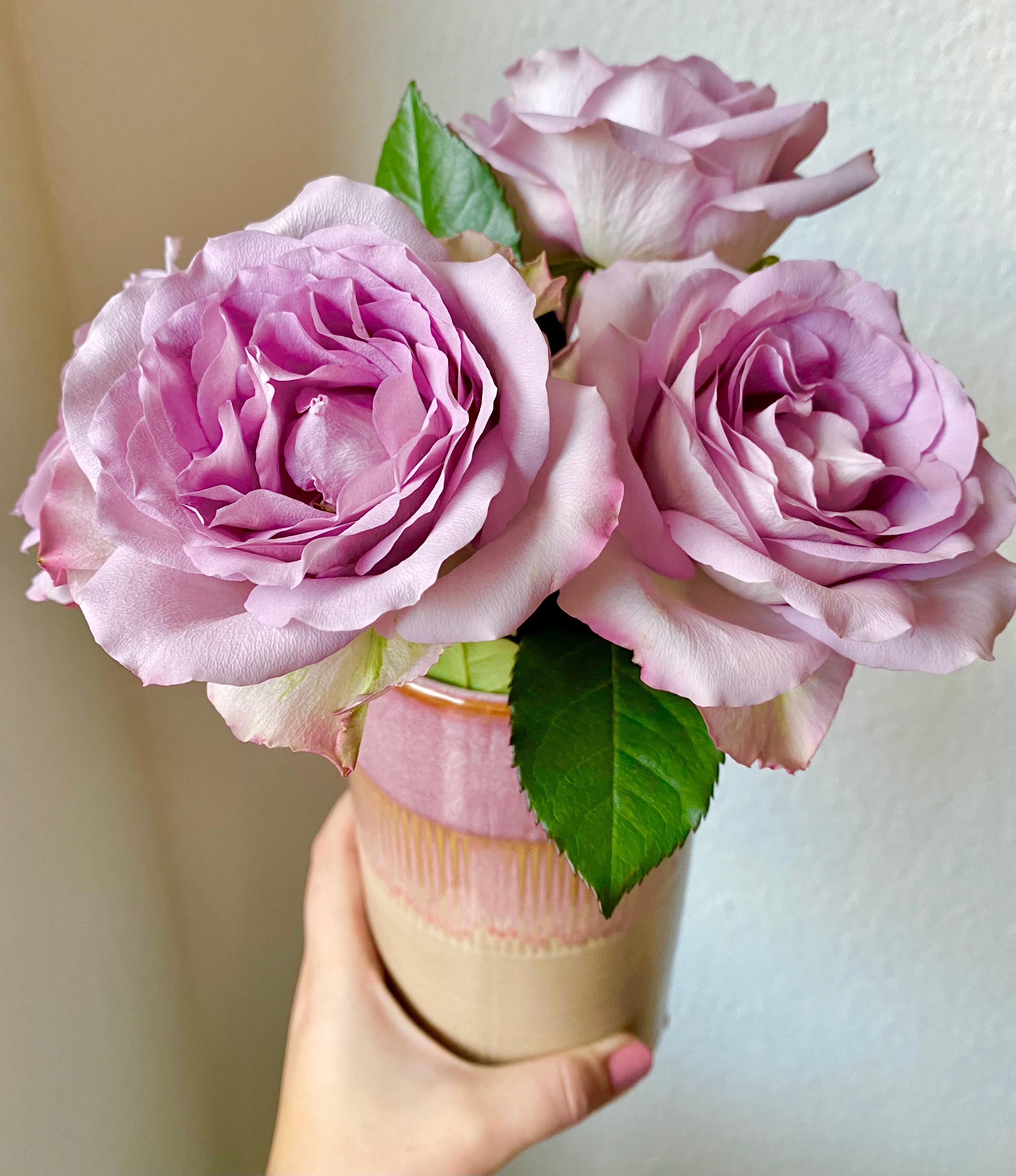 Schon fast verblüht, aber noch wunderschön #rosen #vase
