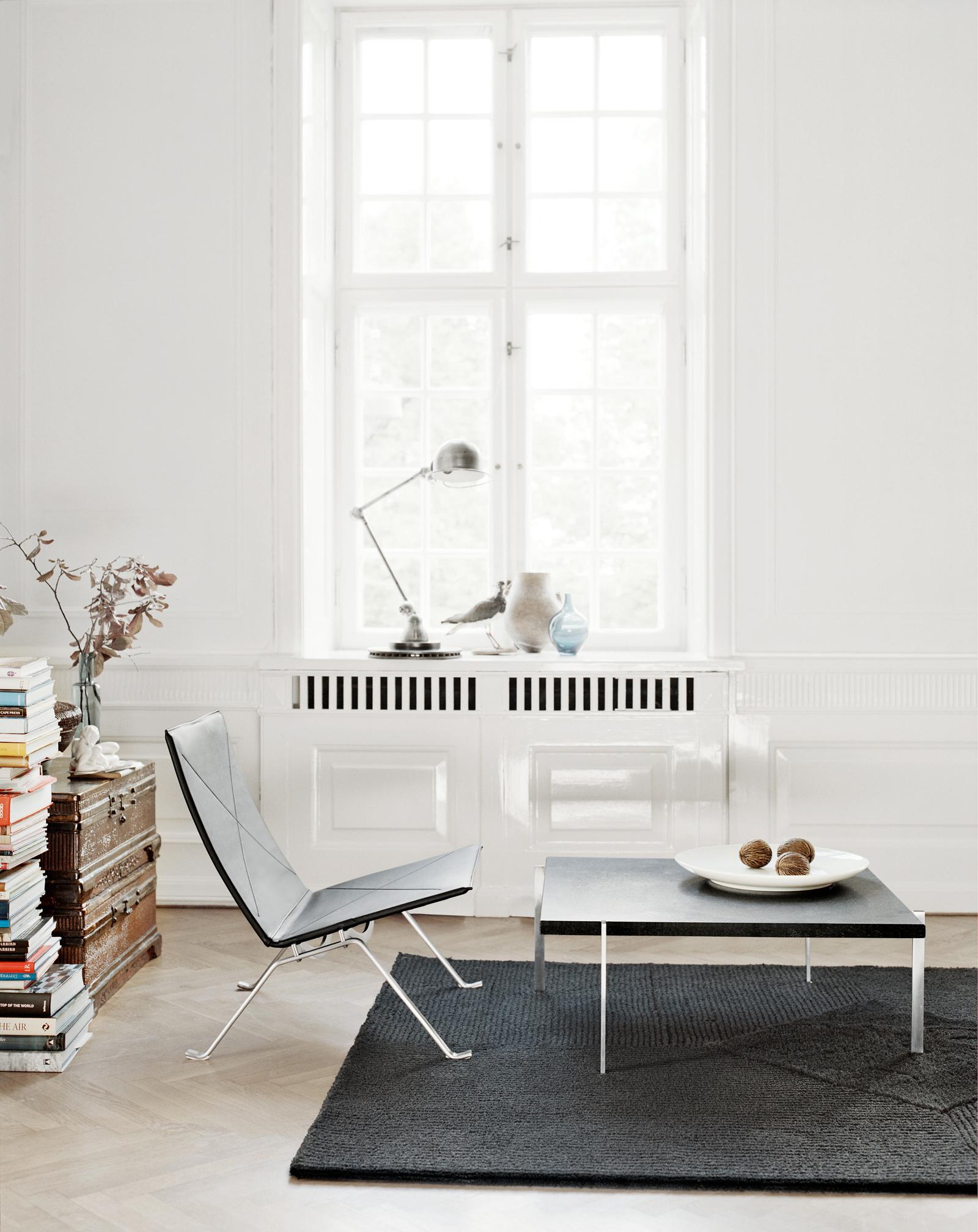 Schwarze Möbel für elegante Akzente #couchtisch ©Fritz Hansen