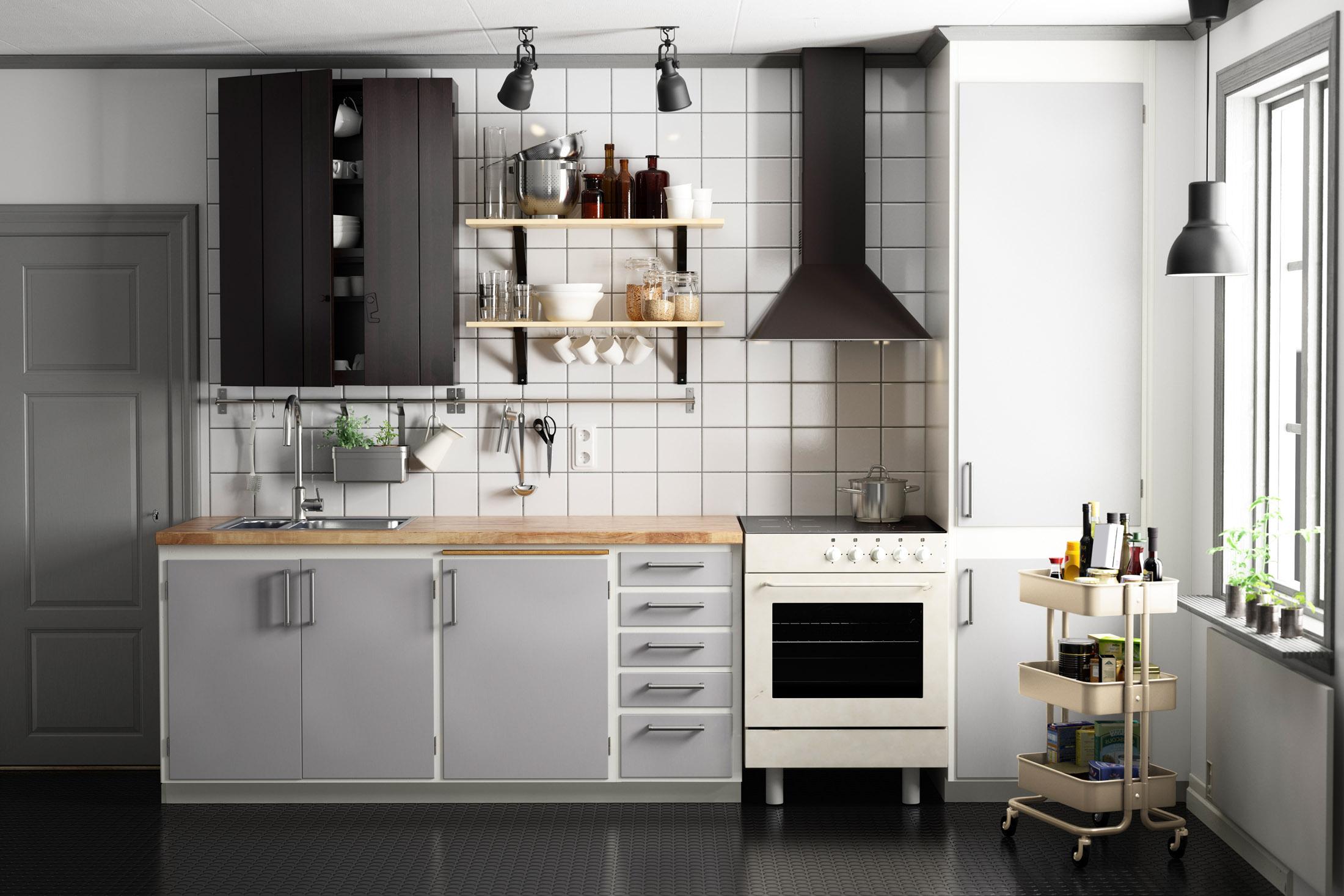 Schwarzer Wandschrank in heller Küche #küche #ikea ©Inter IKEA Systems B.V. 2014