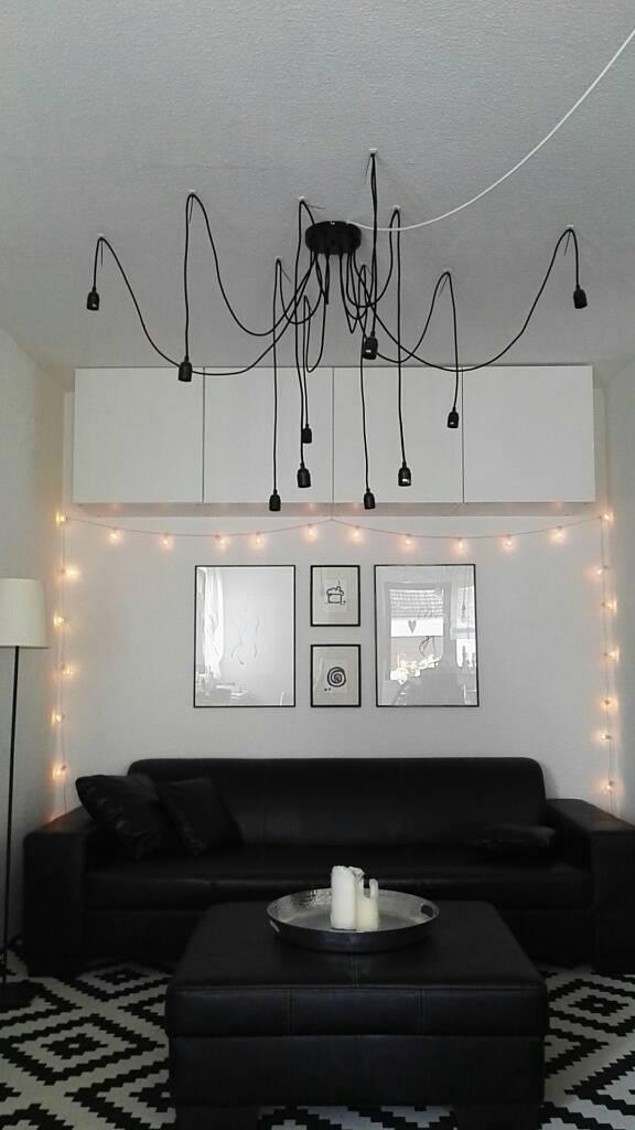 #schwarzweiß #pendelleuchte #diy #wohnzimmer #couch #IKEA #lichterkette