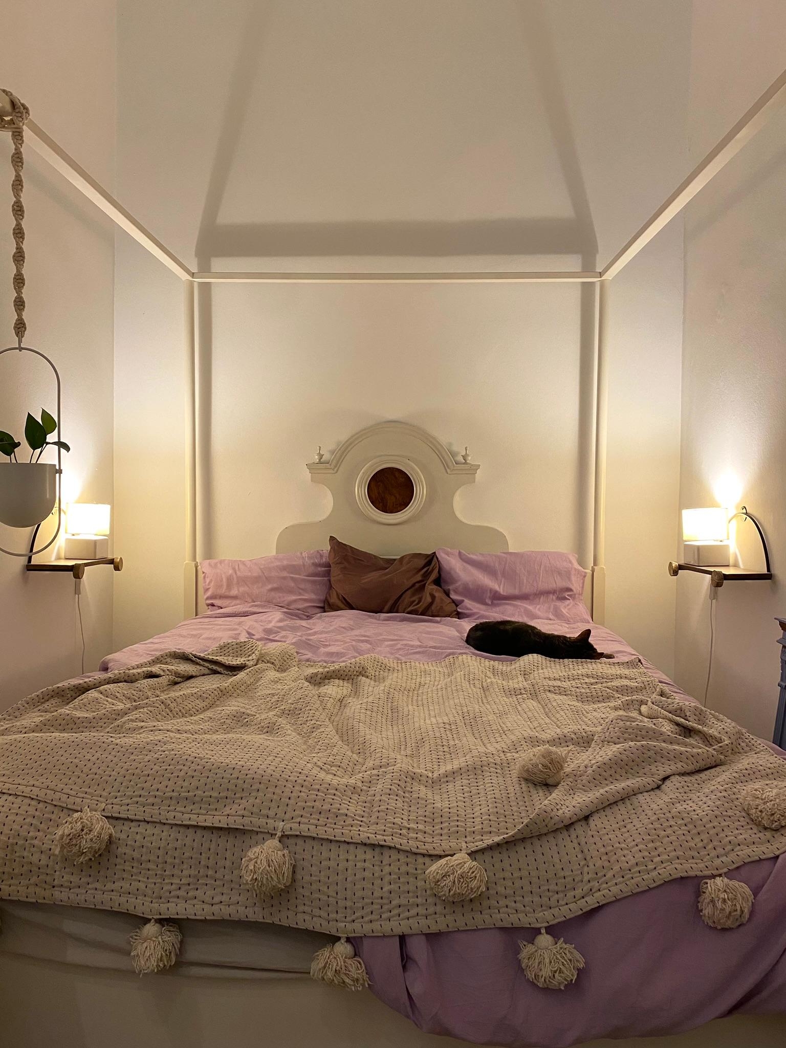 schwer zu zeigende Räume, Teil 1: unser wirklich kleines Schlafzimmer!
#Schlafzimmer #Himmelbett #vintage #Bett #cozy