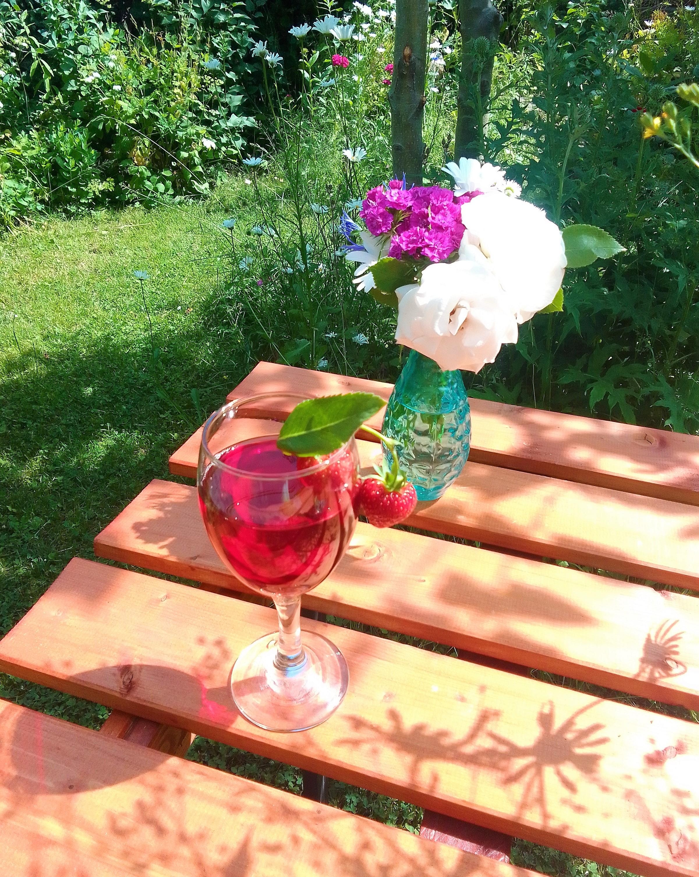 Sekt-Cocktail mit Erdbeeren
#livingchallenge
 #lieblingsdrink