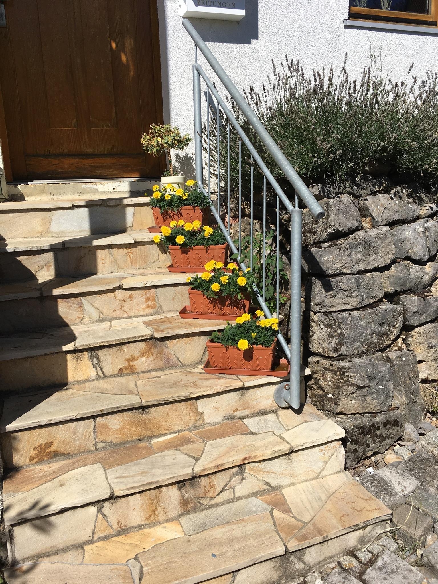 Selber gemauerte Treppe mit polygonal-billig-Steinen 