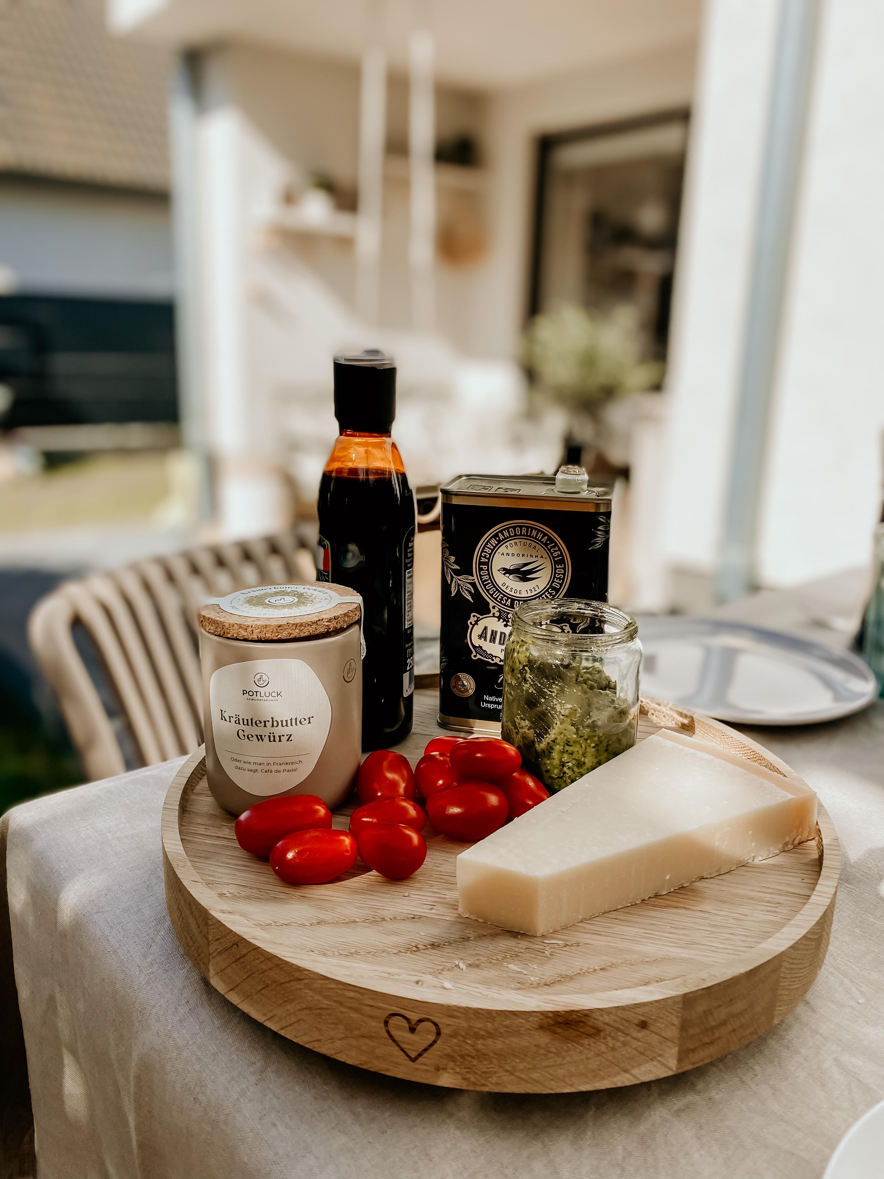 Selbstgemachtes Pesto zum Frühstück 🍳 #kräutergarten #pesto #frühstuckdraußen 