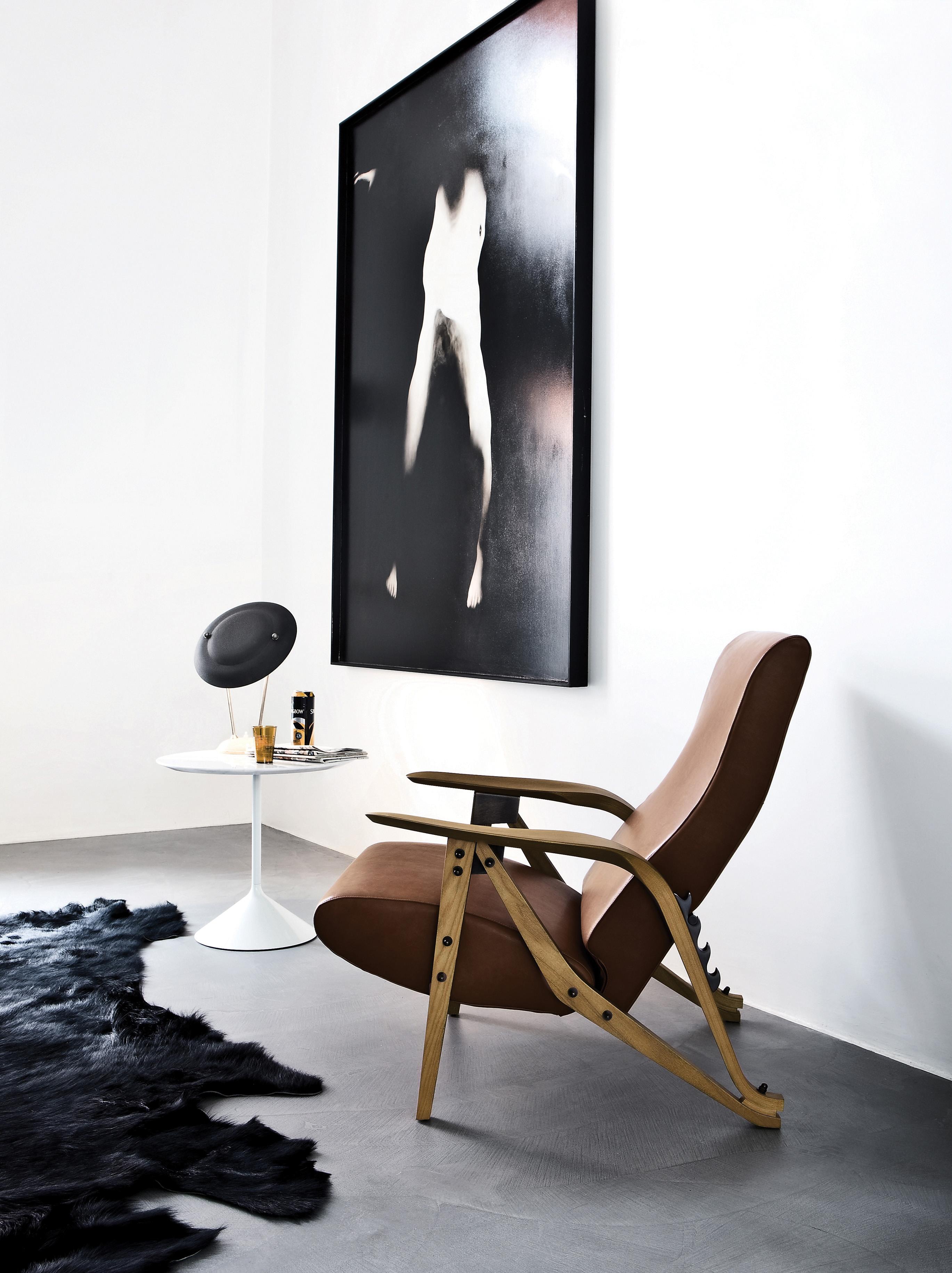 Sessel "Gilda" im modernen Wohnzimmer #beistelltisch #teppich #sessel #tisch #rundertisch ©Zanotta