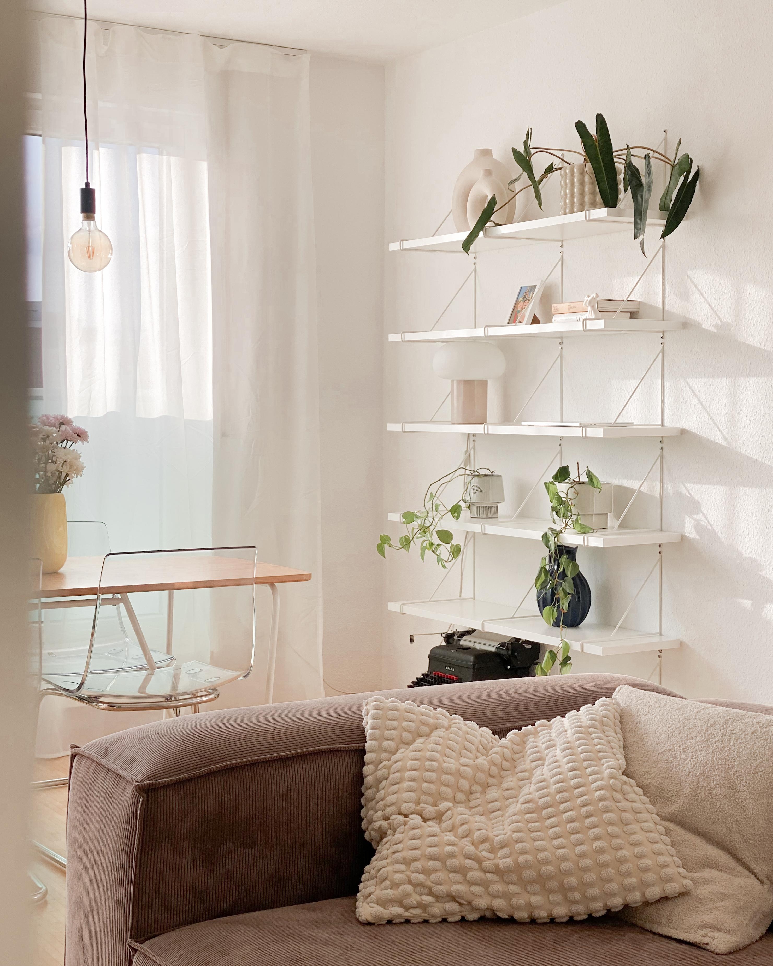 Shelfstyling 💛 #regal #ikea #shelfstyling #scandiinterior 