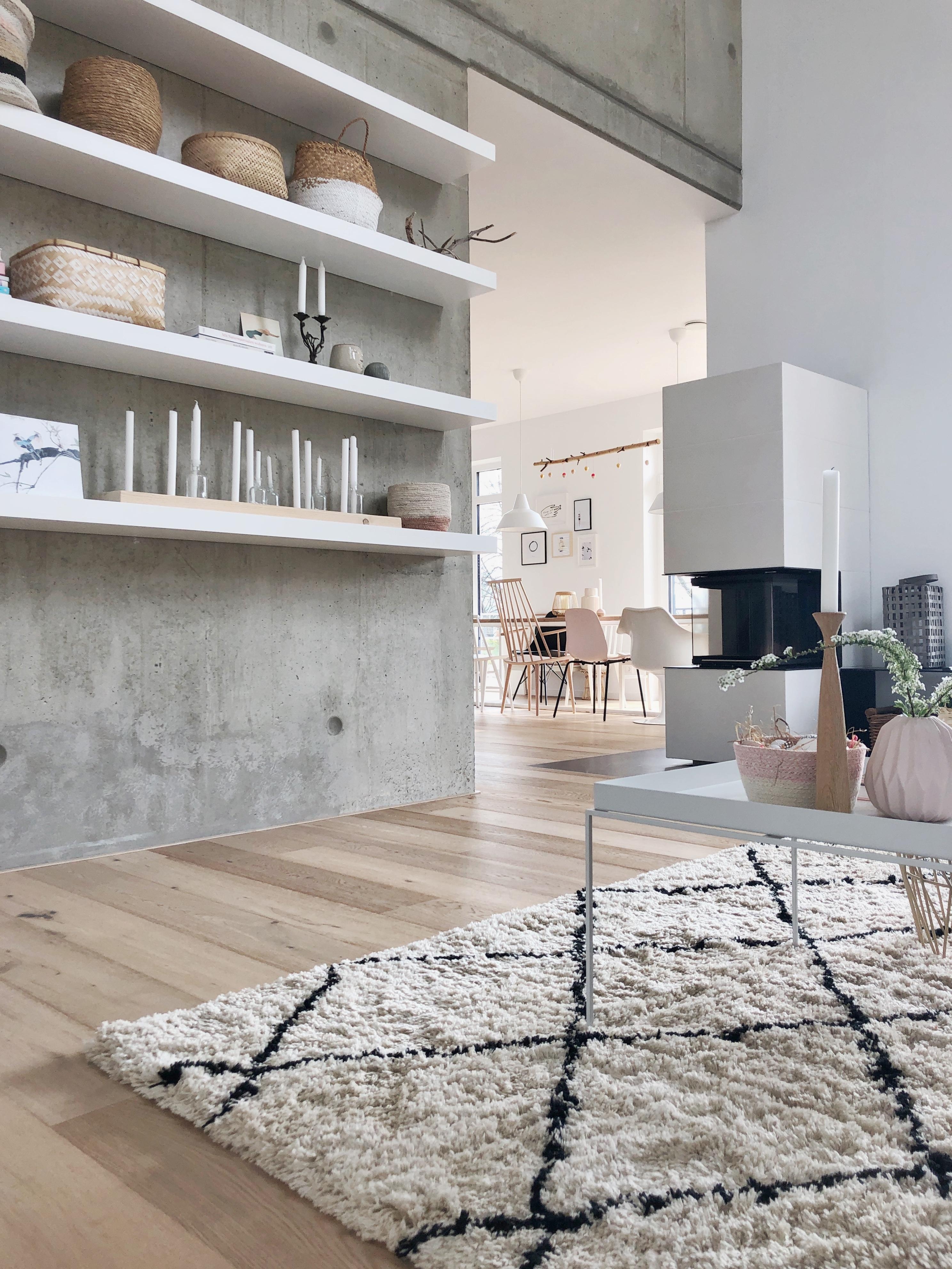 Sichtbeton im Wohnzimmer!
#sichtbeton#livingroom#betonwand#esstisch#offeneswohnen#whitehome#minimalism