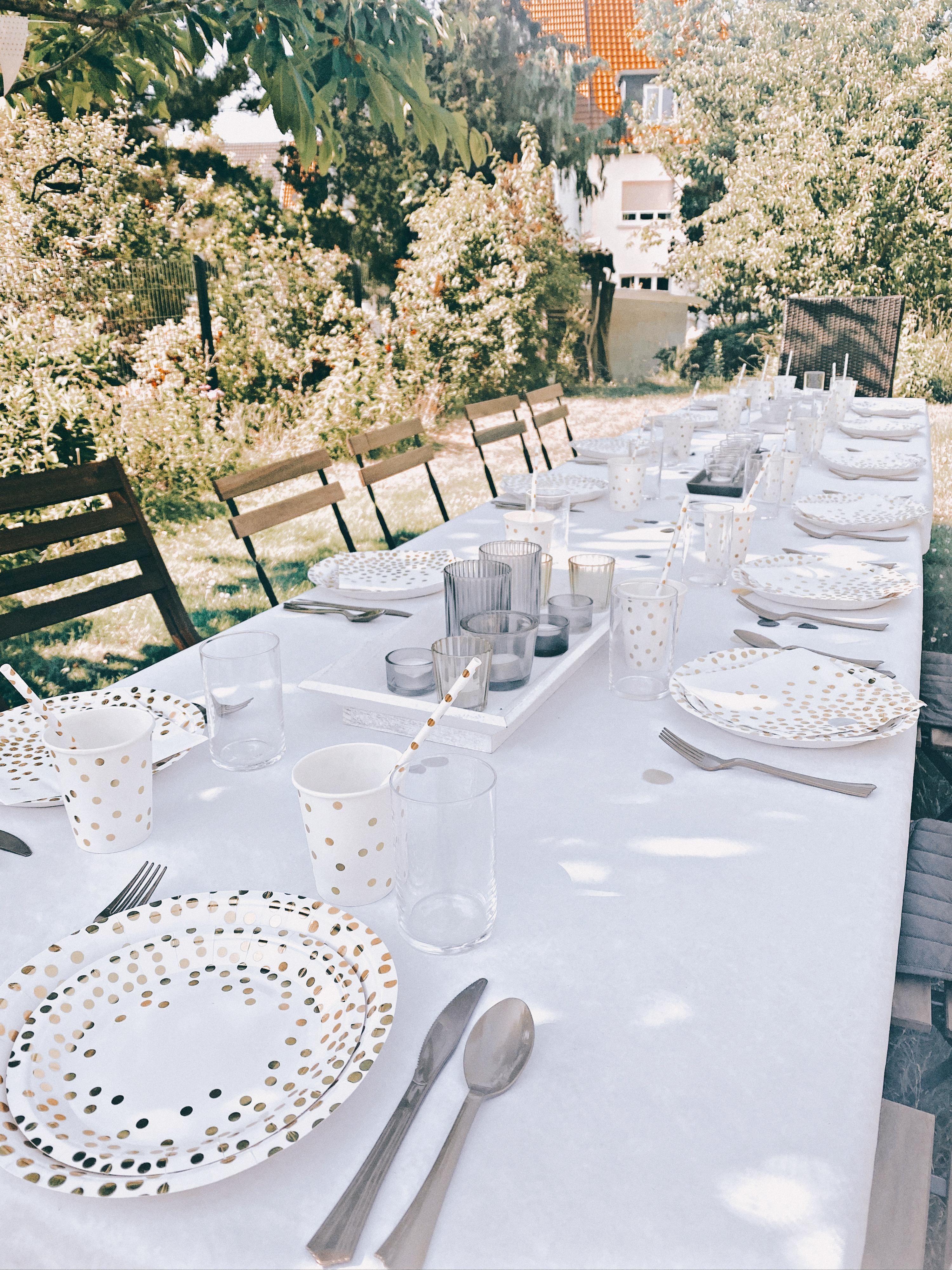 Simpel und schön - Tischdeko für den Grillabend 
#tischdeko#grillabend#weißgold