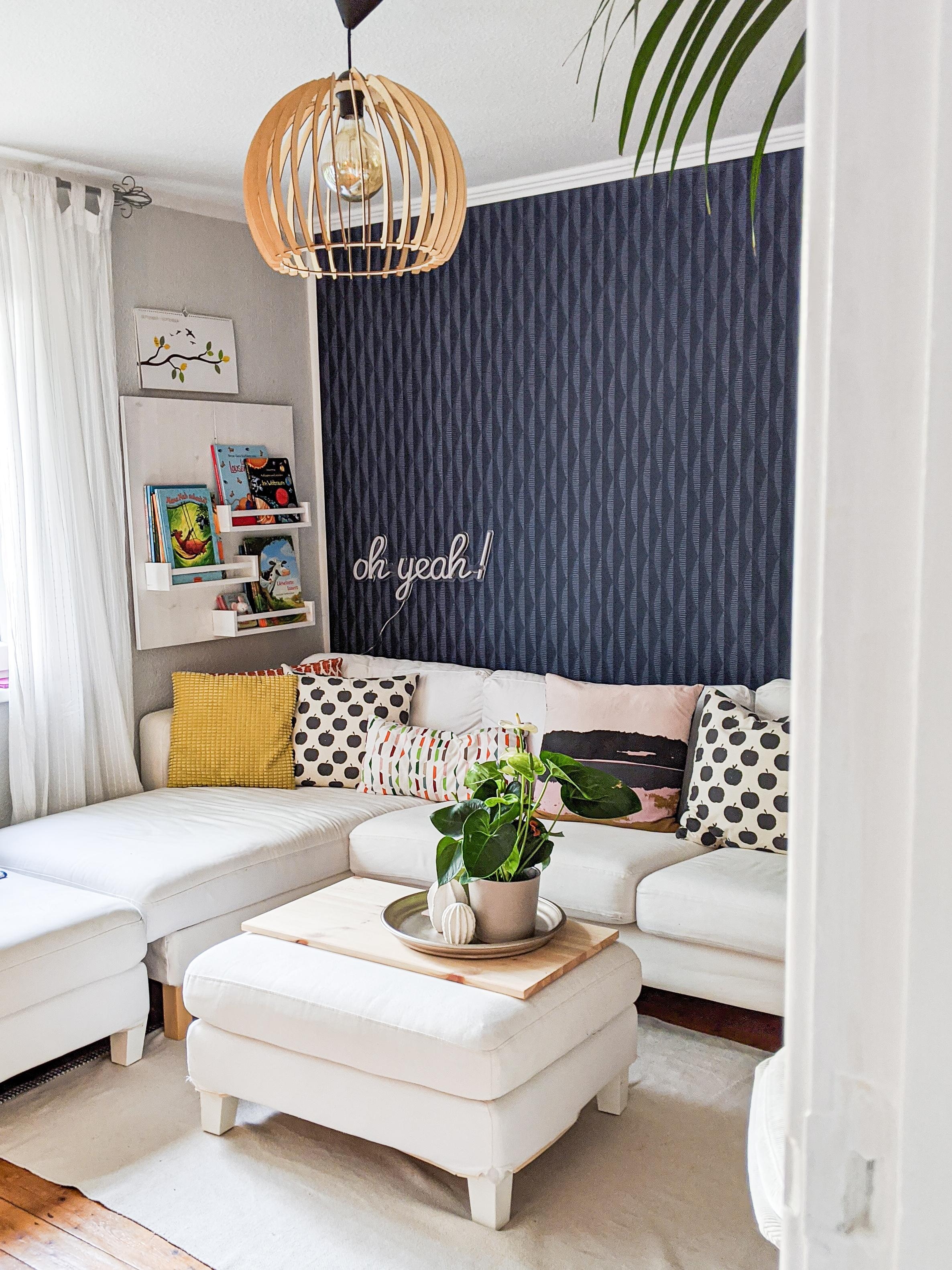 #sitzecke #livingchallenge #wallpaper #sofa #wohnzimmer #cosy 