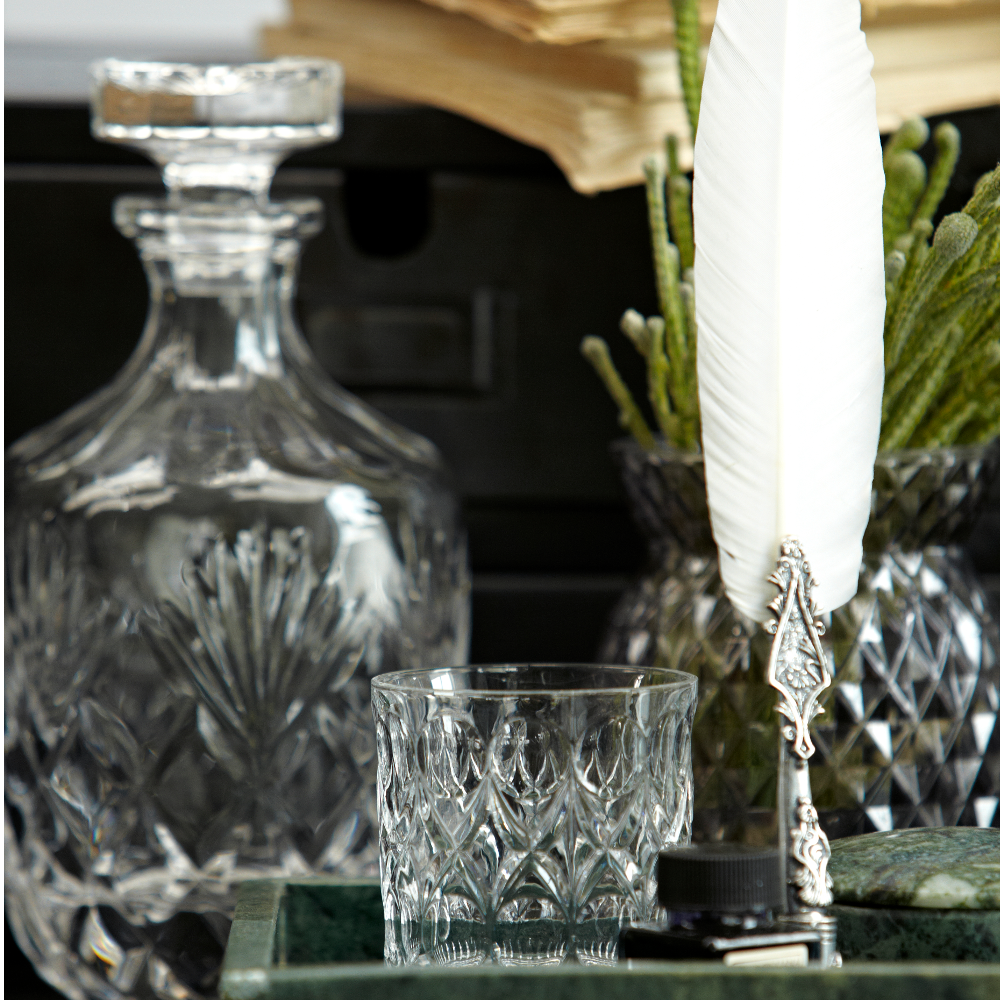 Skandinavisches Kristall #badezimmer #wohnzimmer #vase #kissen #geschirr #skandinavischesdesign ©Lene Bjerre
