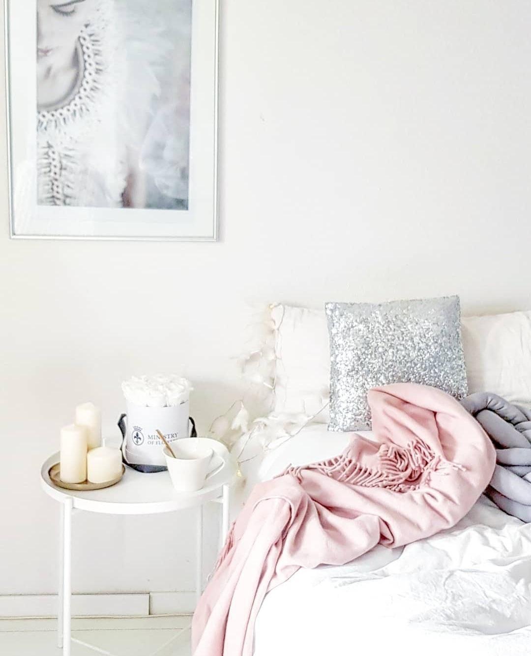 #skandistyle #whiteliving #interior #whitehome #plaid #rosaliebe #bedroom
