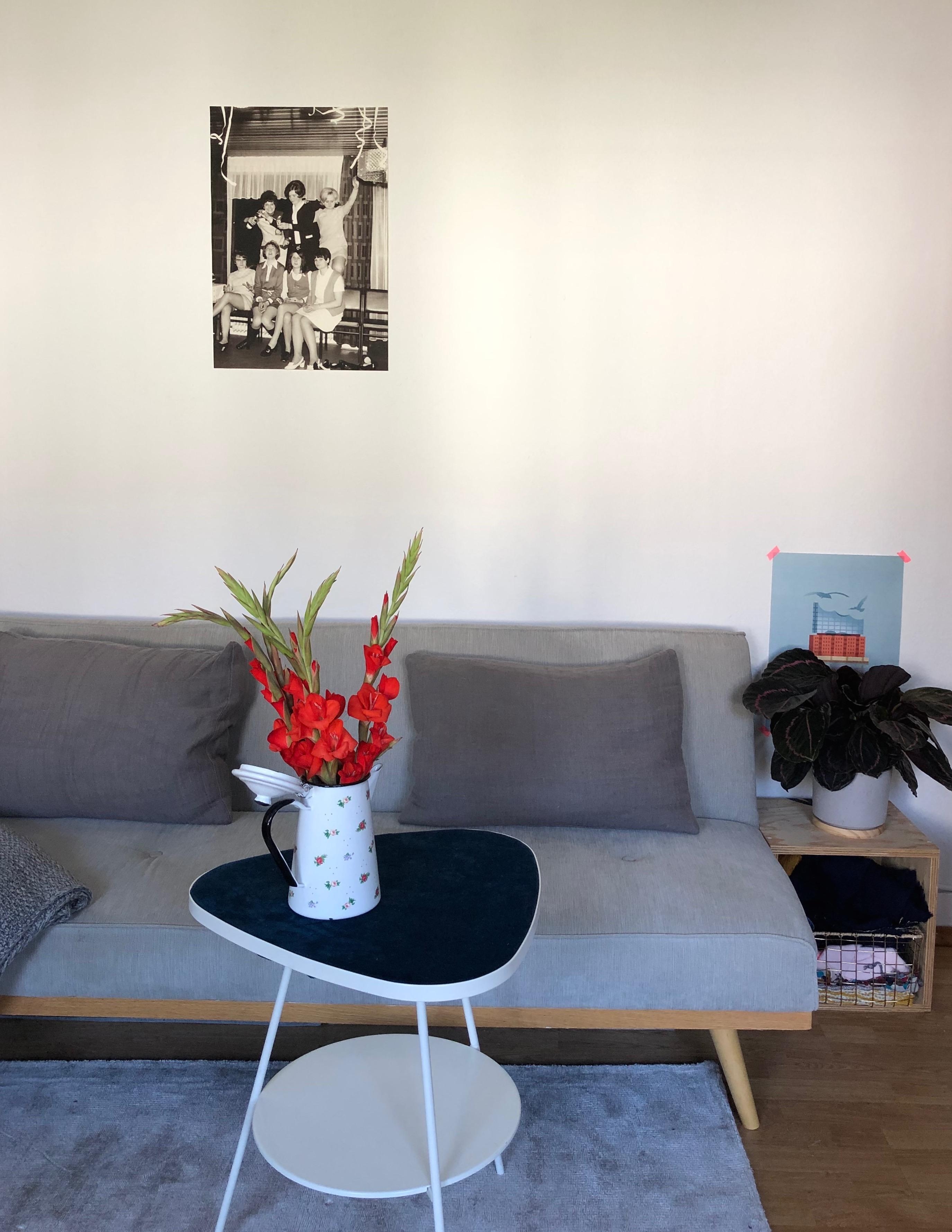 SLOTH
#lazycouchday #couch #flowers #gladiolen #plants #grey #mylivingroom #interiorlove #hamburg