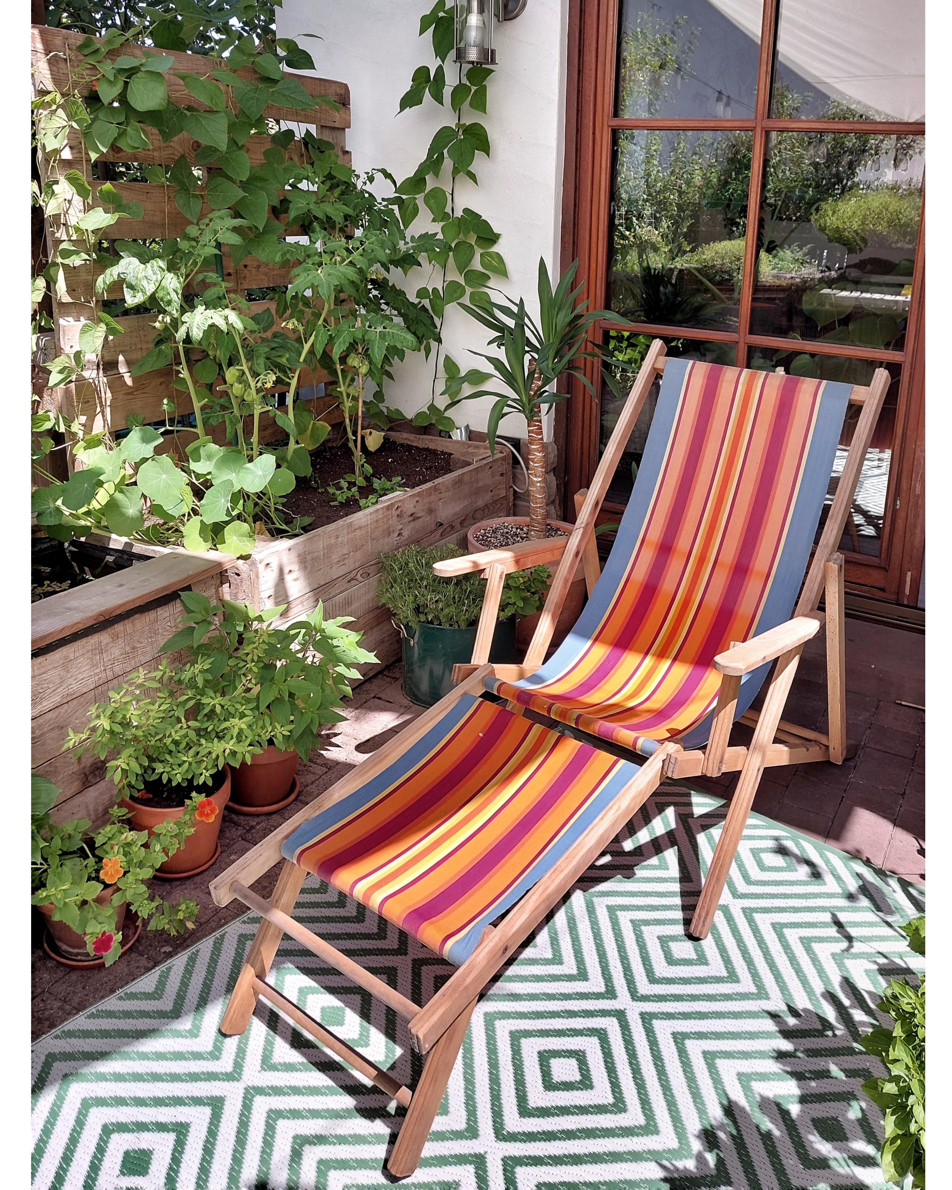 So manch ein Dachbodenfund kann einem den Sommer versüßen... ☀️ #vintage #Sommer #Terrasse #Liegestuhl 