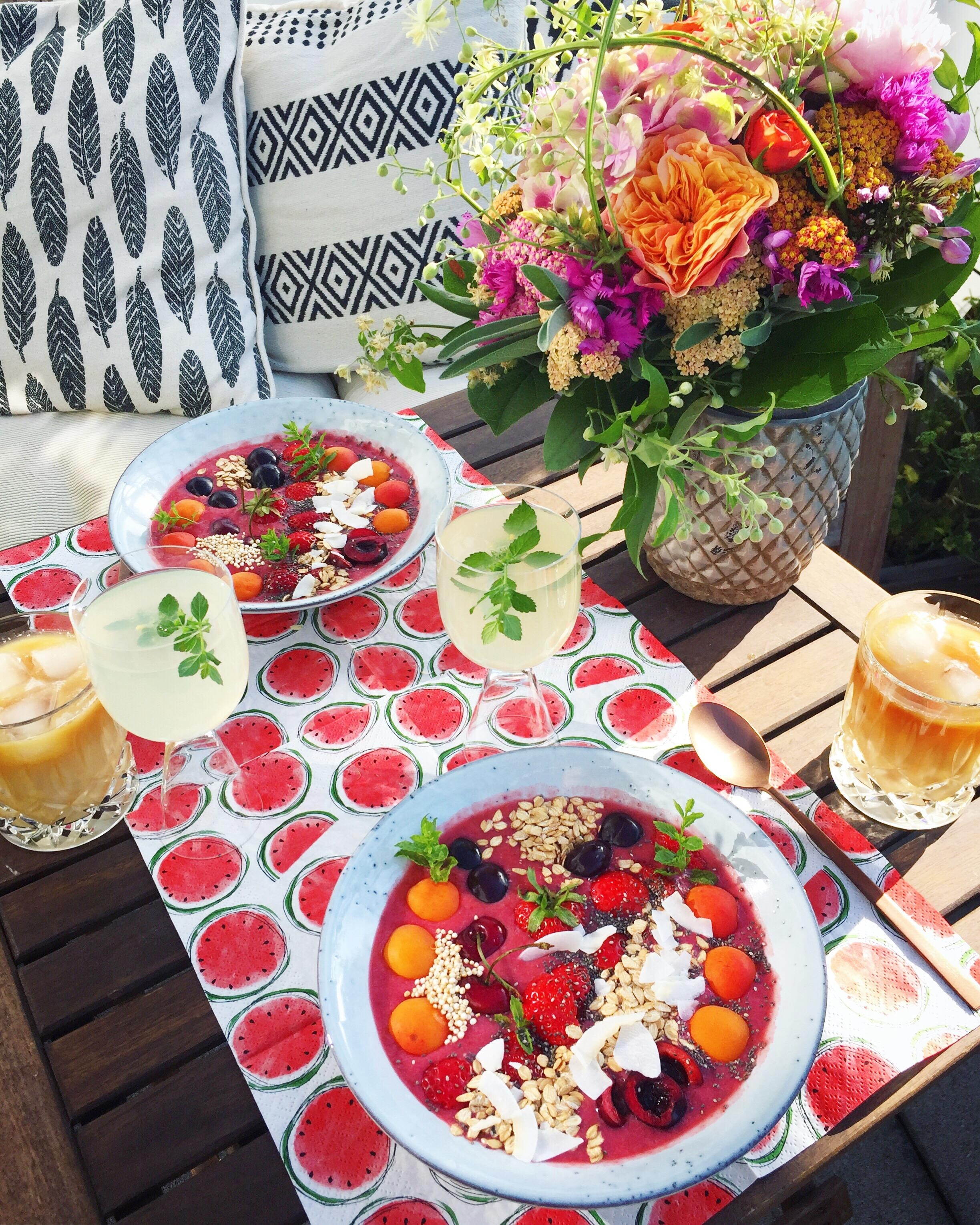 So muss Wochenende! 🍓☀️🌸
#smoothiebowl #terrasse #frühstück #summerfeeling #outdoor #breakfast #bowl #flowers #balkon