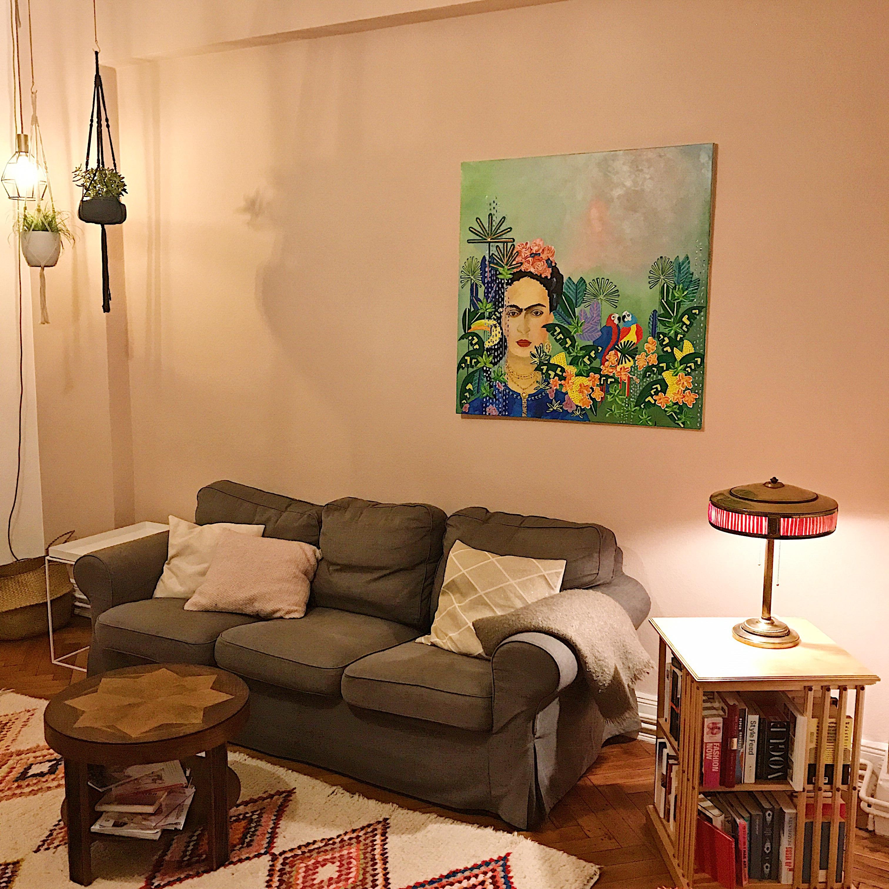 So, nu hängt sie die Frida ❤️ #meetournewroomie #cozy #hygge #interiorlover #home #kunst