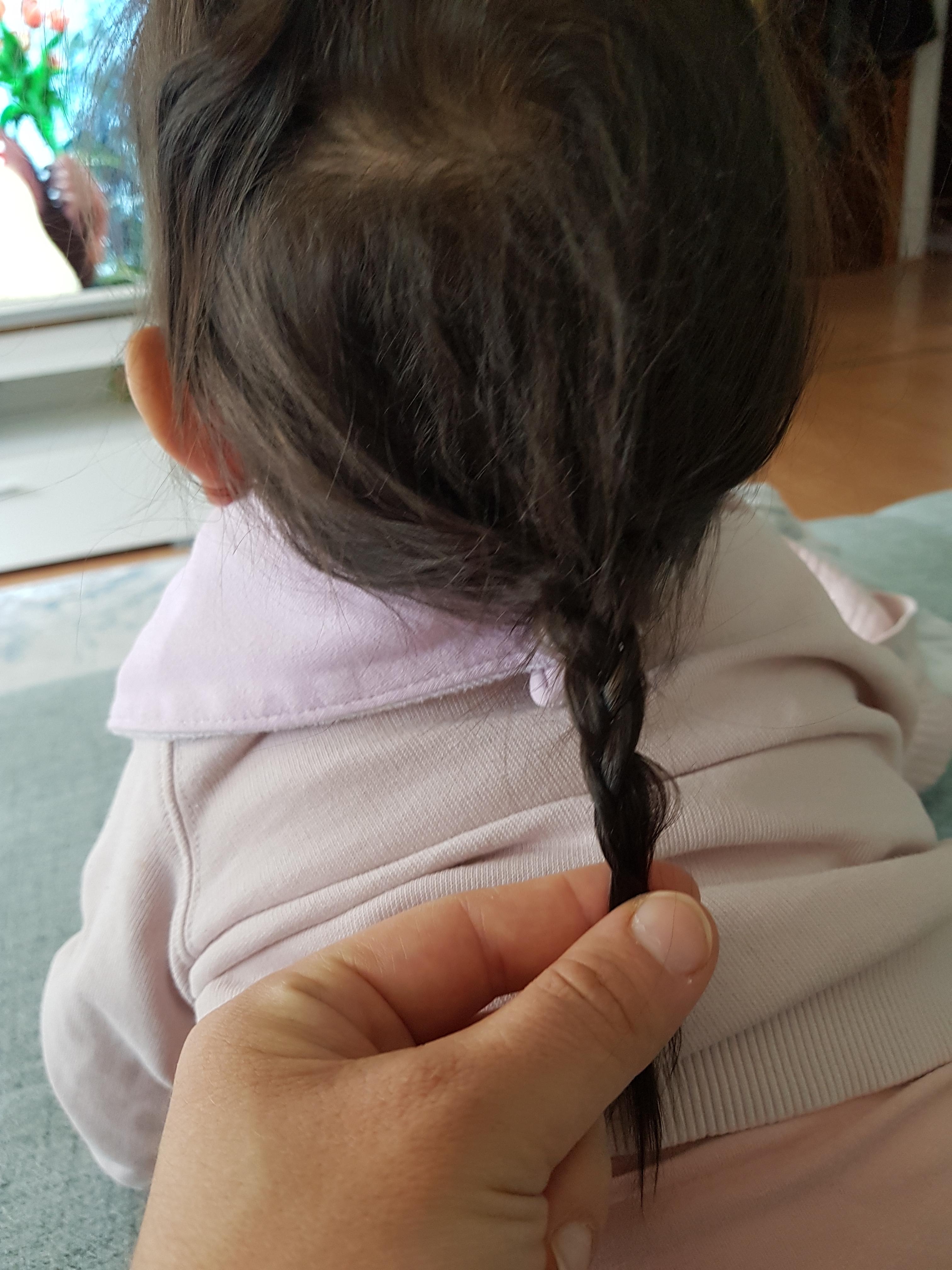 So schön ihre Haare sind gewachsen:) meine kleine Tochter 