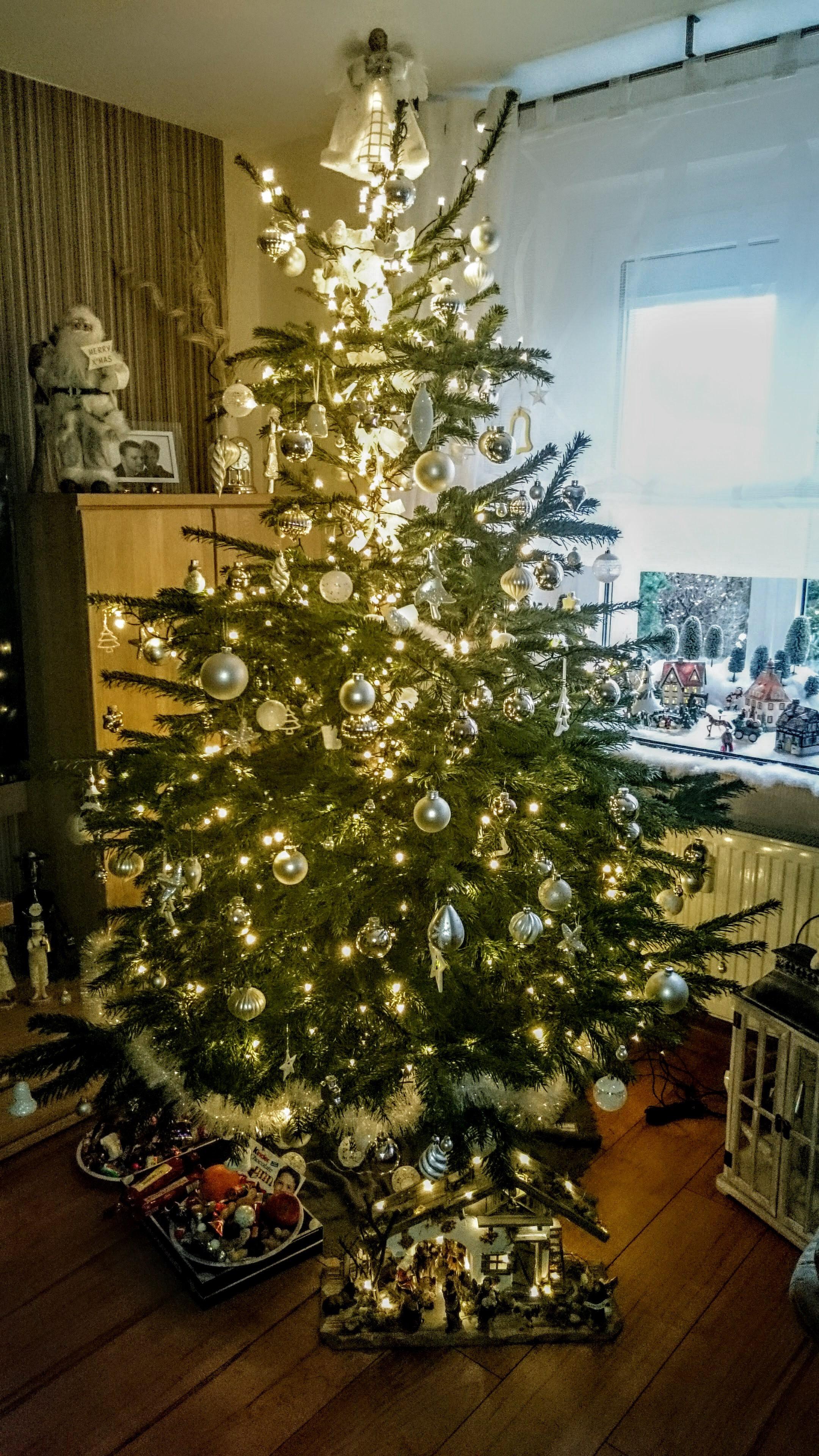 So sieht unser Baum 🌲 aus 😊. #Weihnachtsbaum 