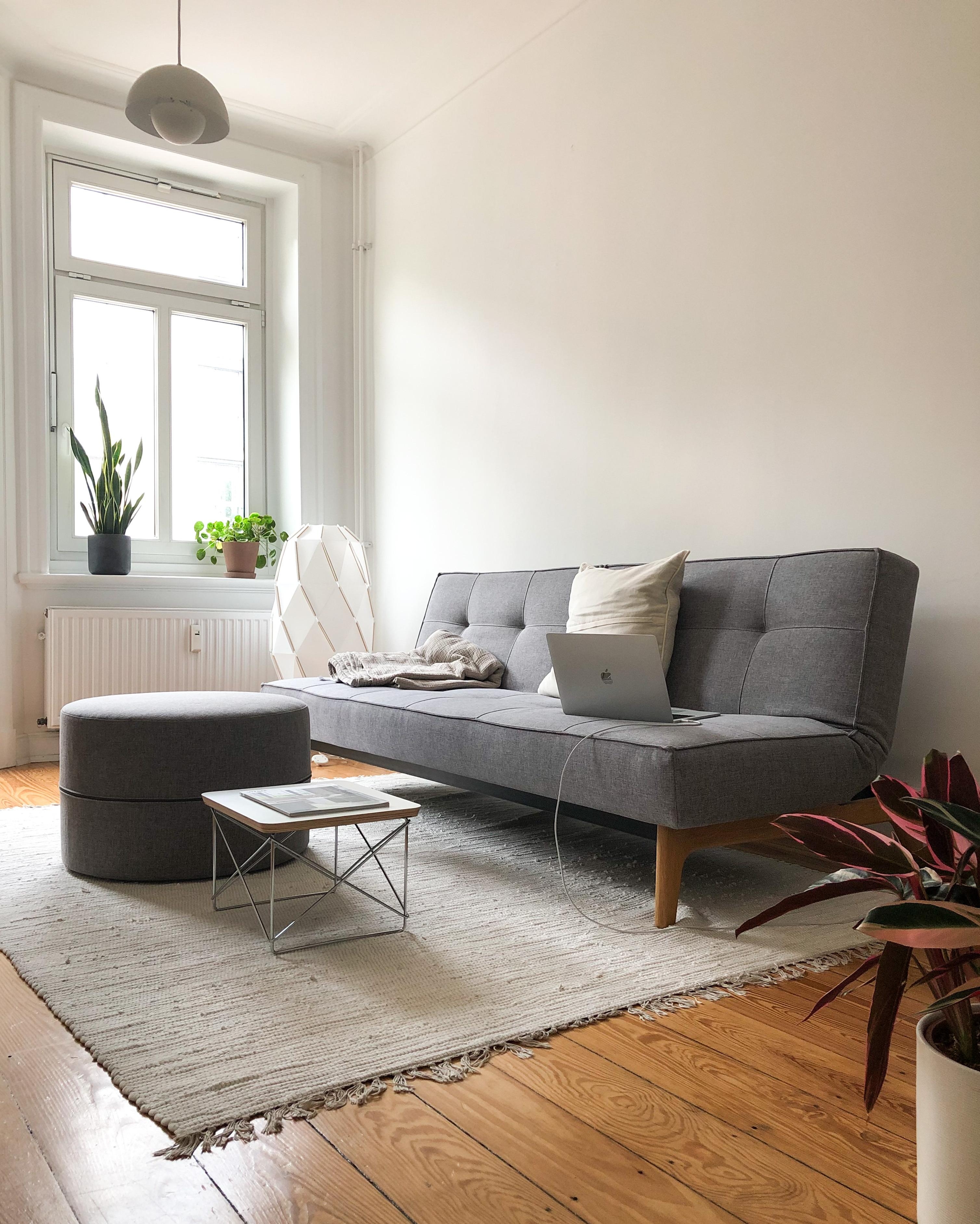 #sofa #couchstyle #wohnzimmer #altbauliebe #flowerpot #minimalismus #vitra 