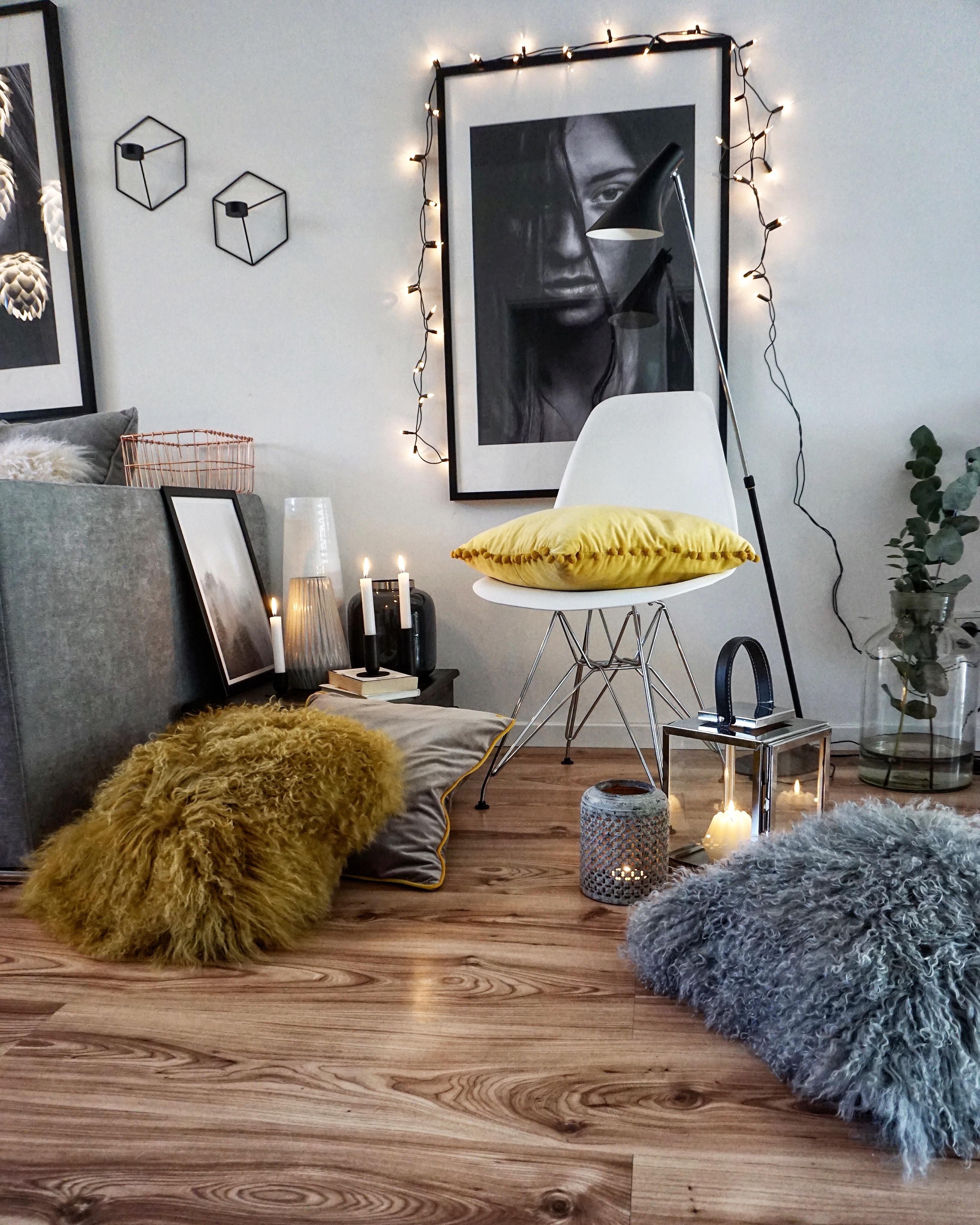 Sofa 'Newman' im Wohnzimmer der Bloggerin easyinterieur #ecksofa #sofa #grauessofa #weihnachtsdeko ©Amaris Elements