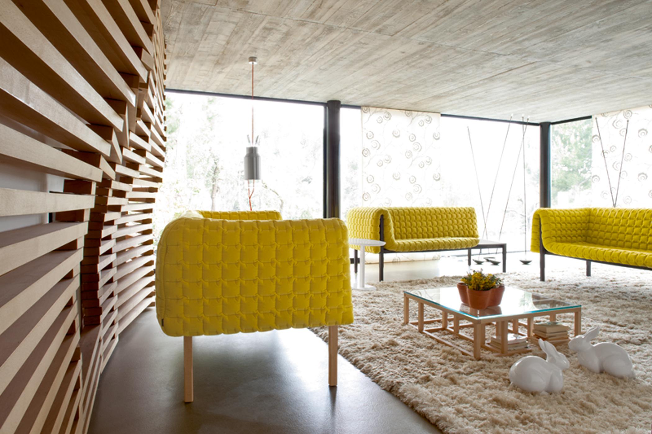 Sofa "Ruché" in Gelb #couchtisch #hängeleuchte ©Ligne Roset