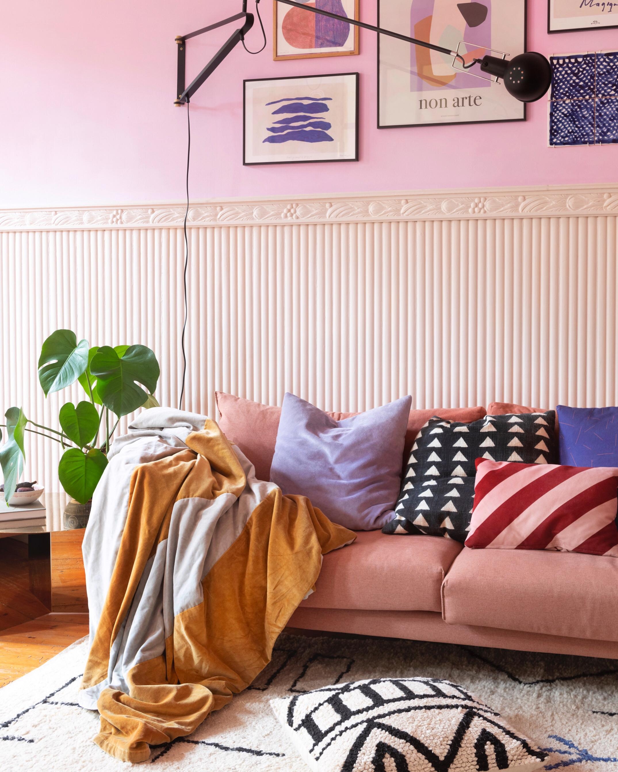 Sofazeit 💜
#sofa
#wohnzimmer
#colorful