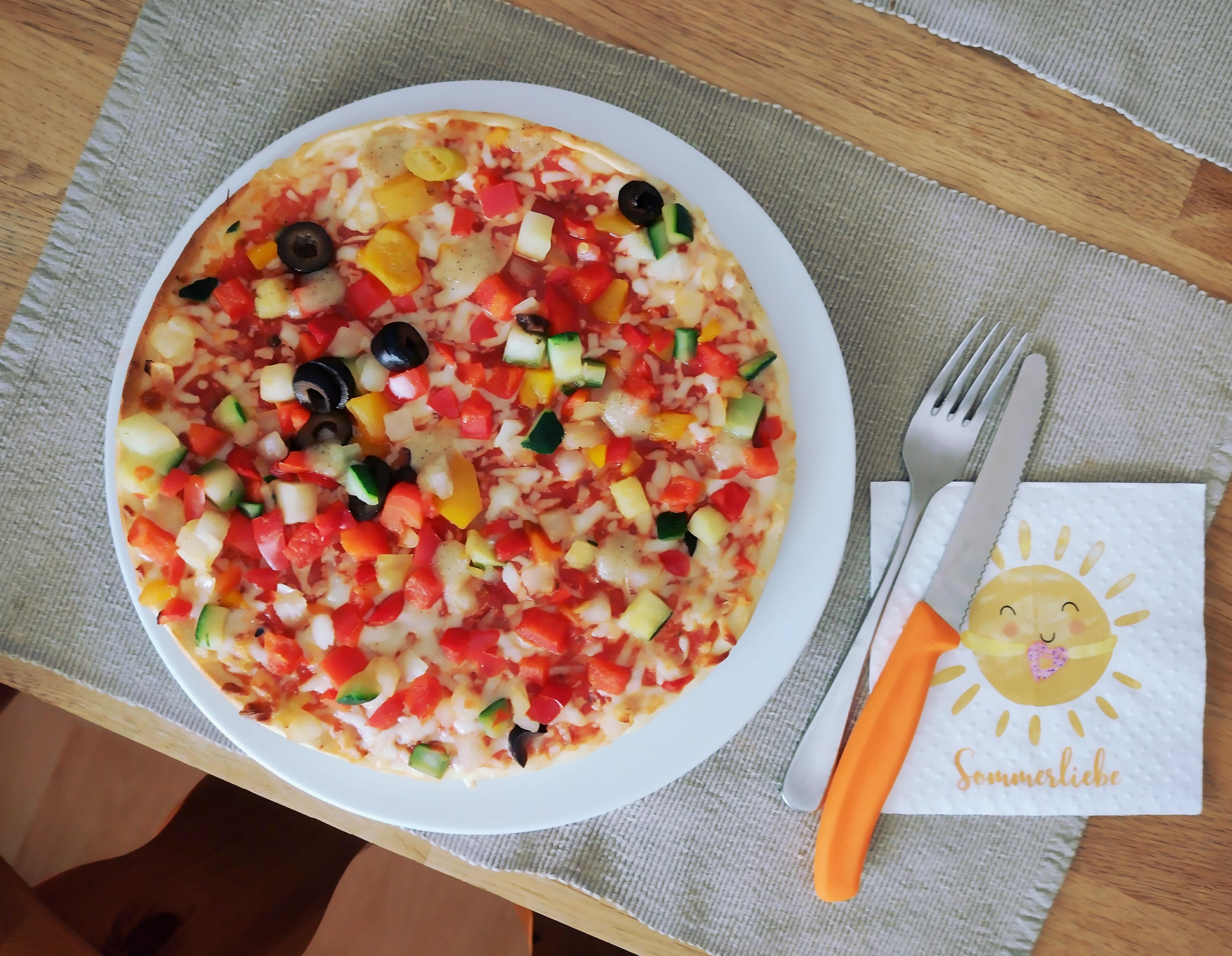 Sommer 🌞 Veggiepizza
#pizza #essen #vegan #farbenfroh #details