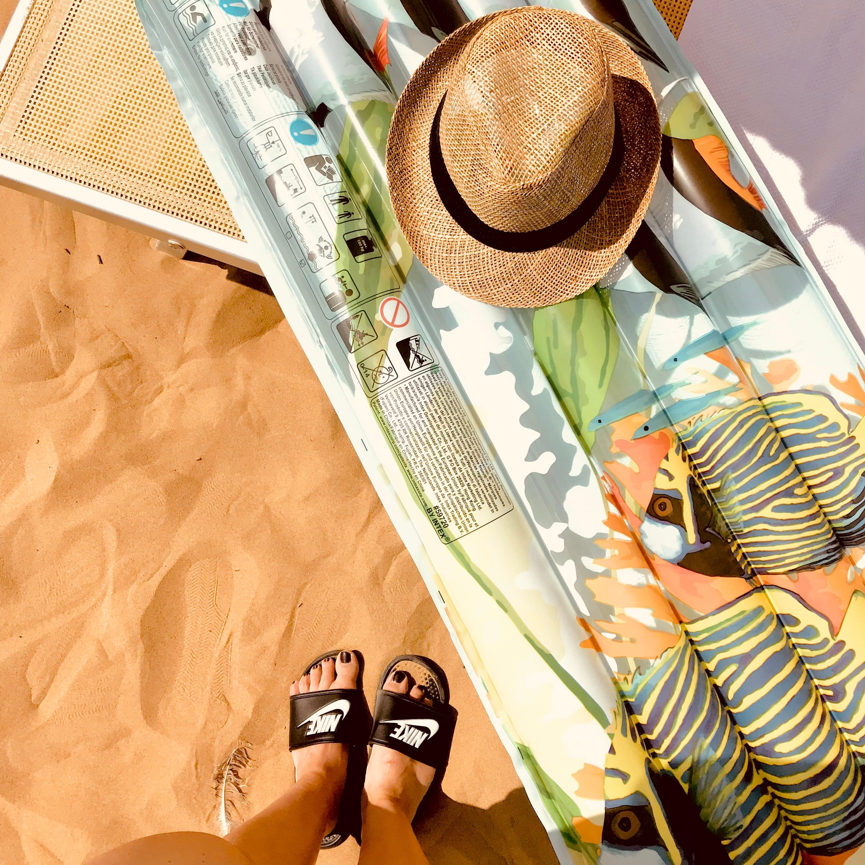 Sommer, Sonne, das Meer und den Strand 🏖 in  Italien 🇮🇹 genießen
#strand #sand #sandale #hut #urlaub2021 #sommer