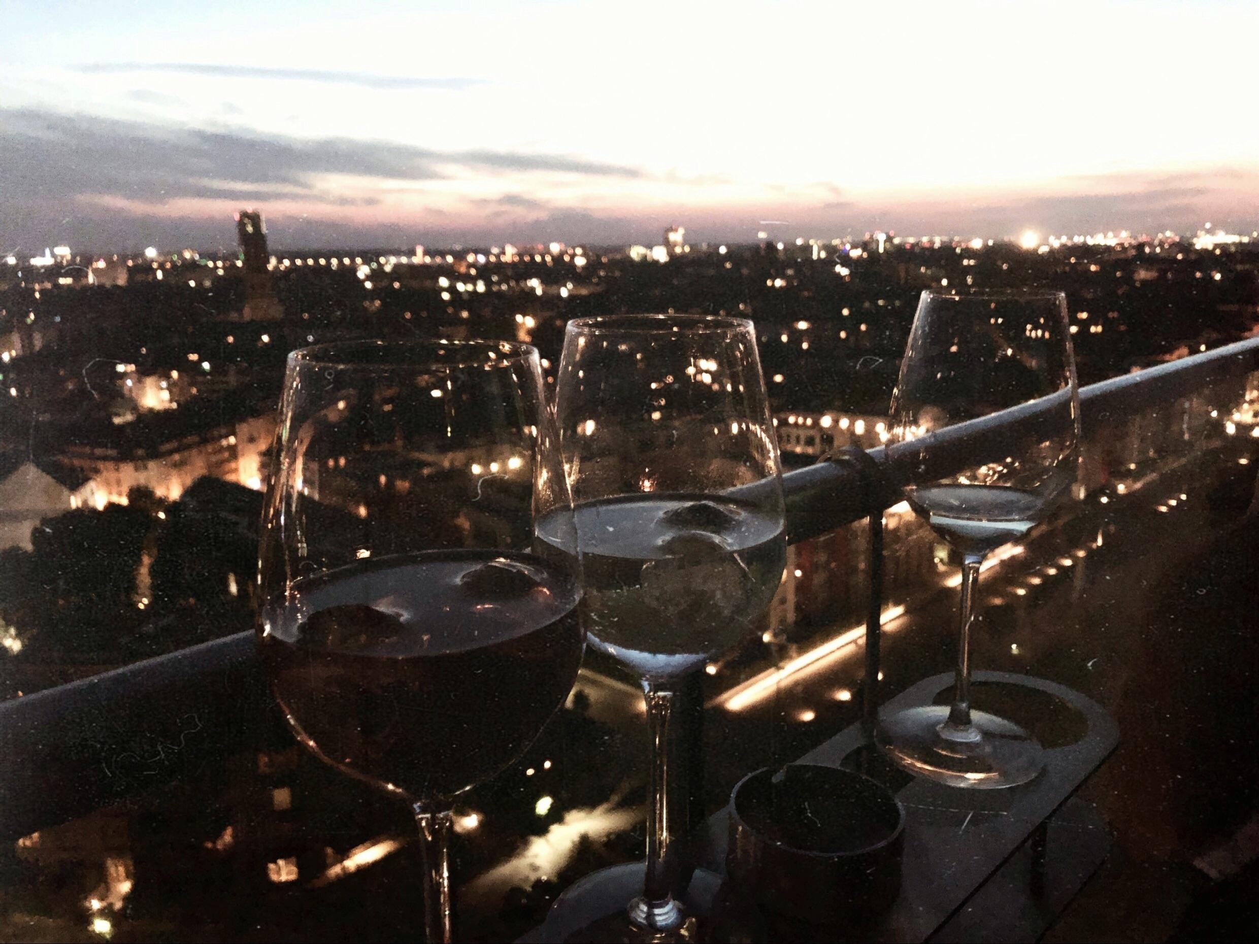 Sommerabende mit Freunden
#25hours #duesseldorf #vino #sunset