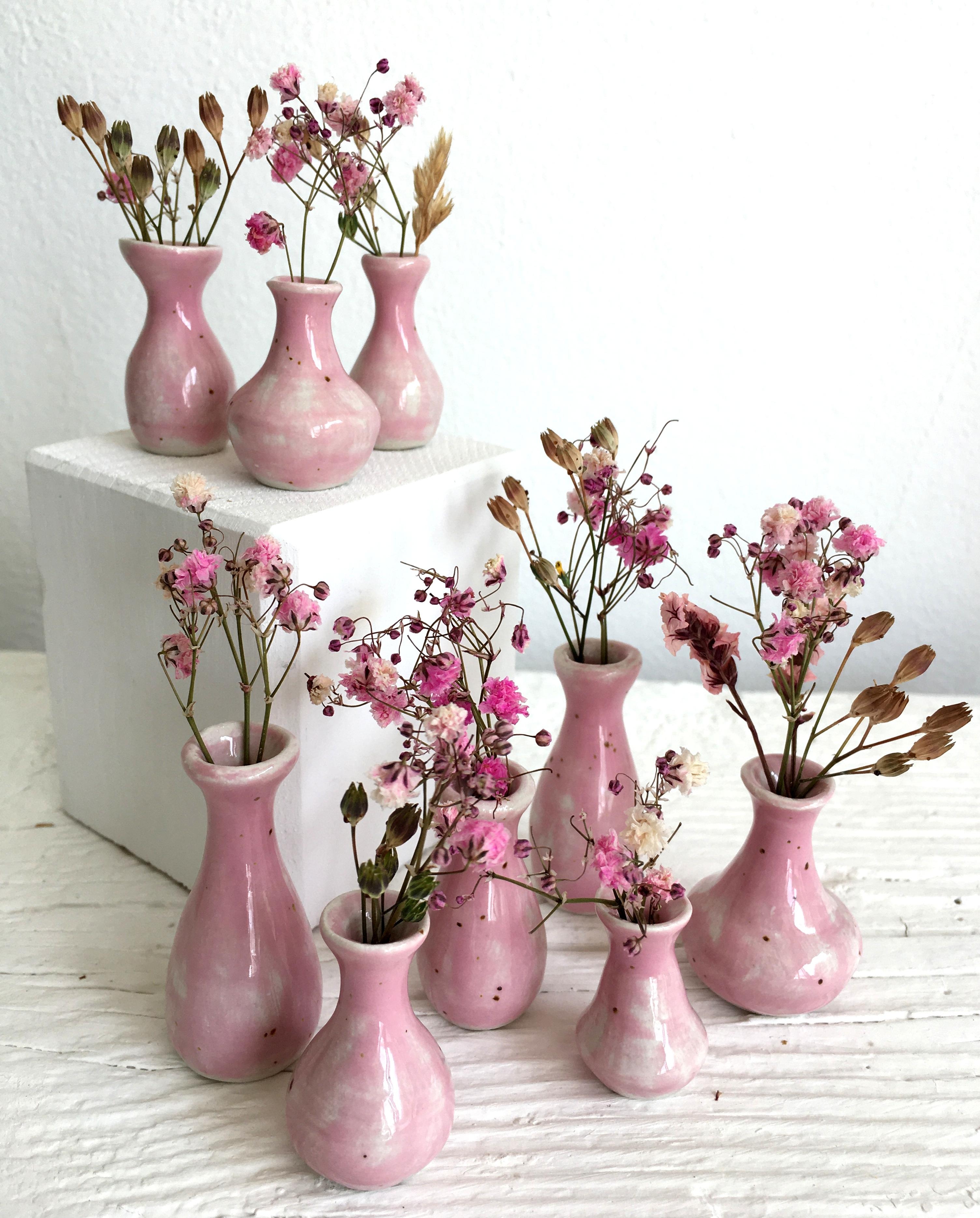 Sommerfreude rosa Vasensammlung #minivasen #trockenblumen #lieblingsplatz #tinypots #dipkeramik 