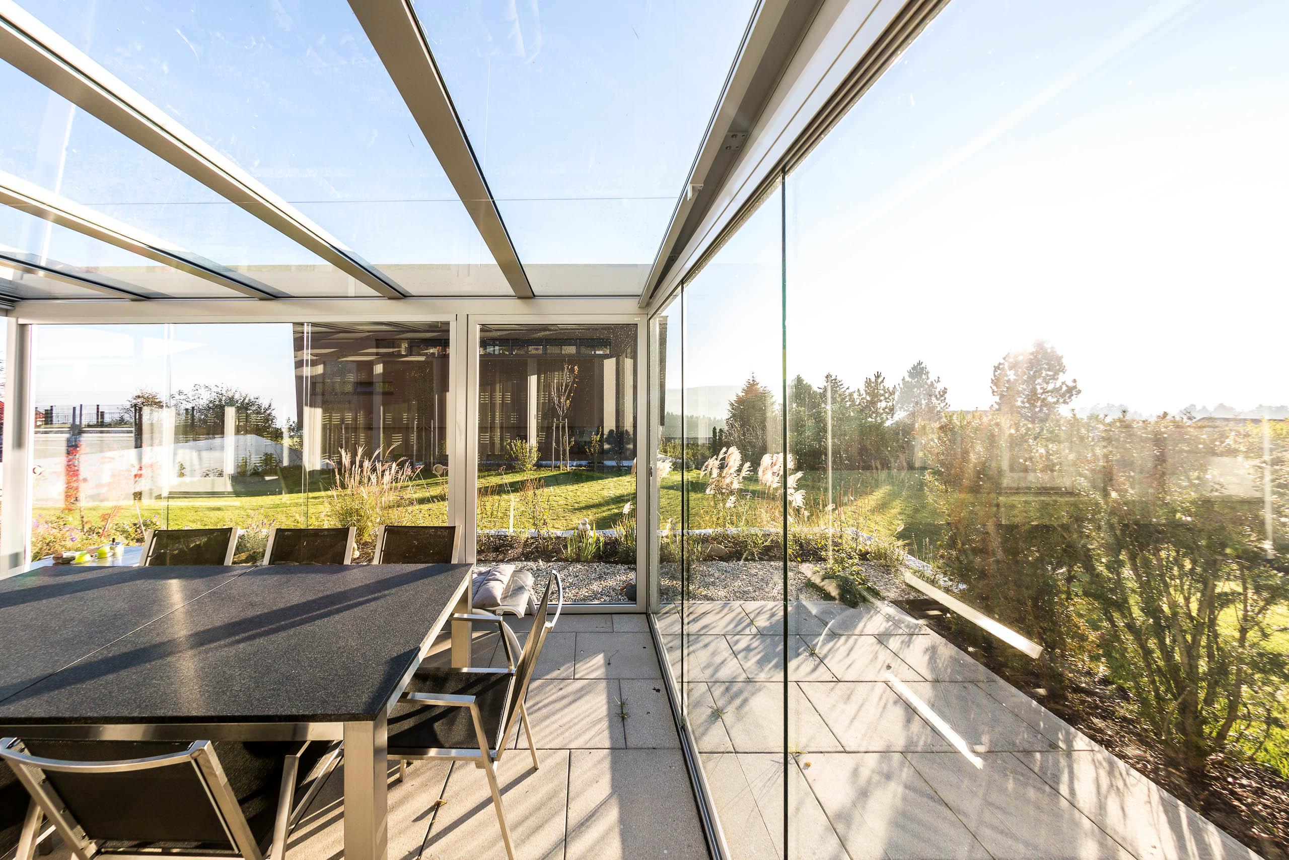 #Sommergarten aus #Glas mit Glasschiebetüren von #Sunflex! 