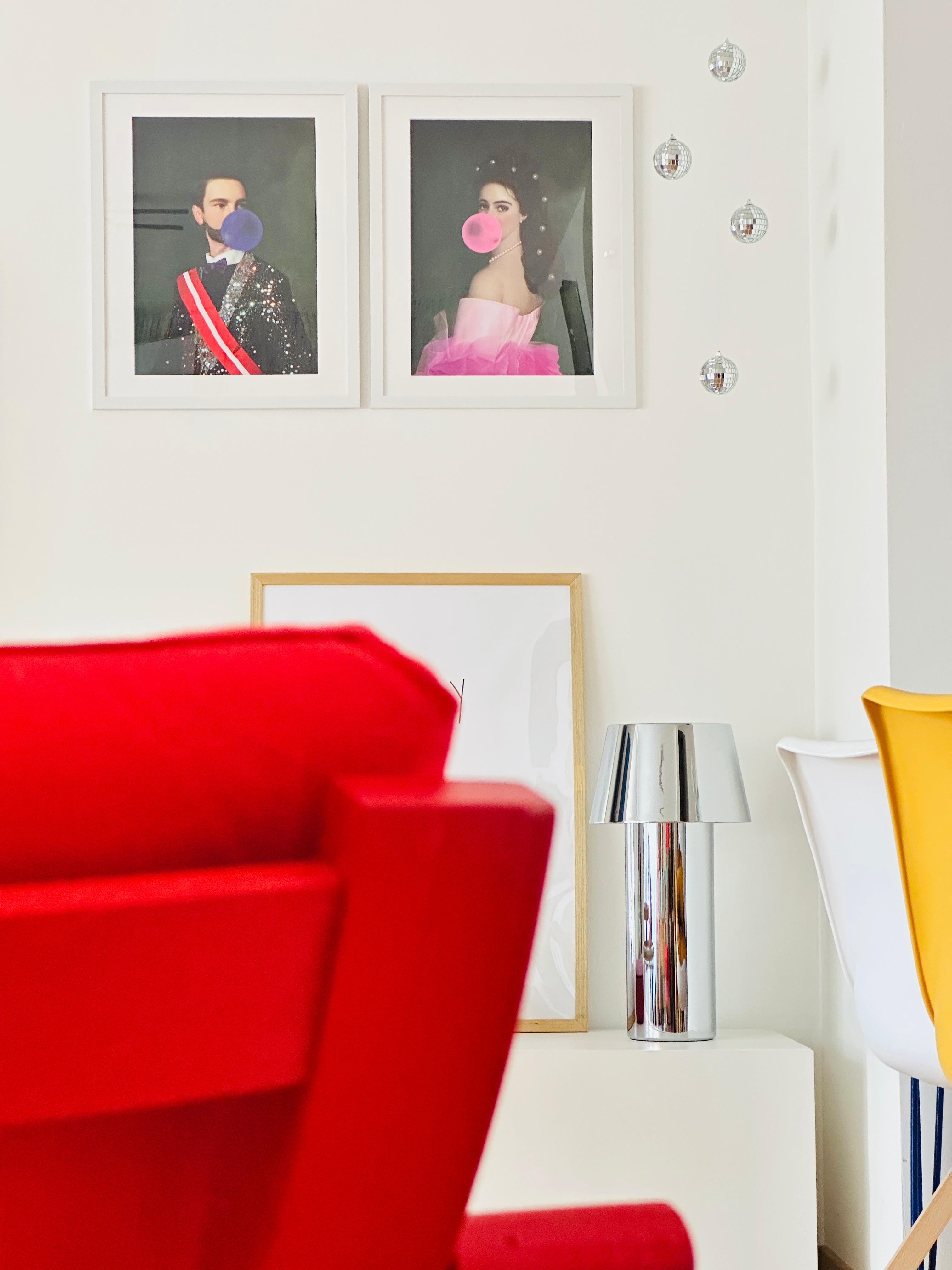 #sommerloch #lebeninderbubble #sisiundfranz #poster #wohnzimmer #wanddeko #lampe #chrom #stuhl #farbenfroh #bunt #colourful #disco #mobile #discokugel #seltenschön