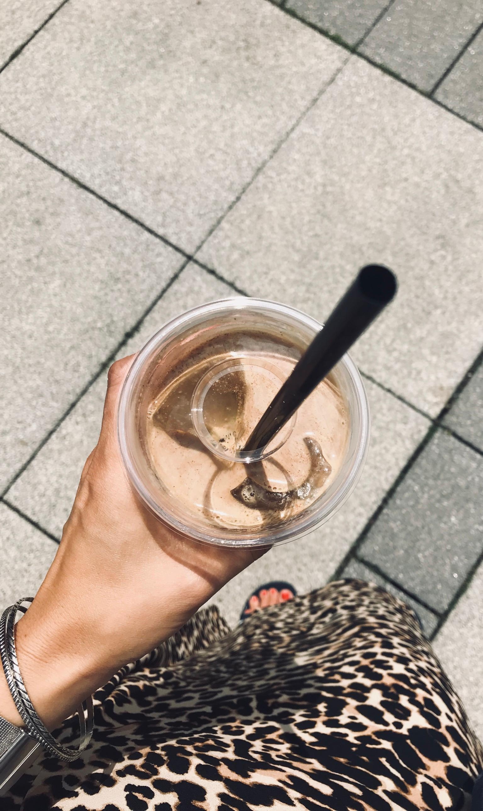 Sonne & Kaffee - die perfekte Kombi 🖤 #summervibes #butfirstcoffee #fromabove #coffeelover