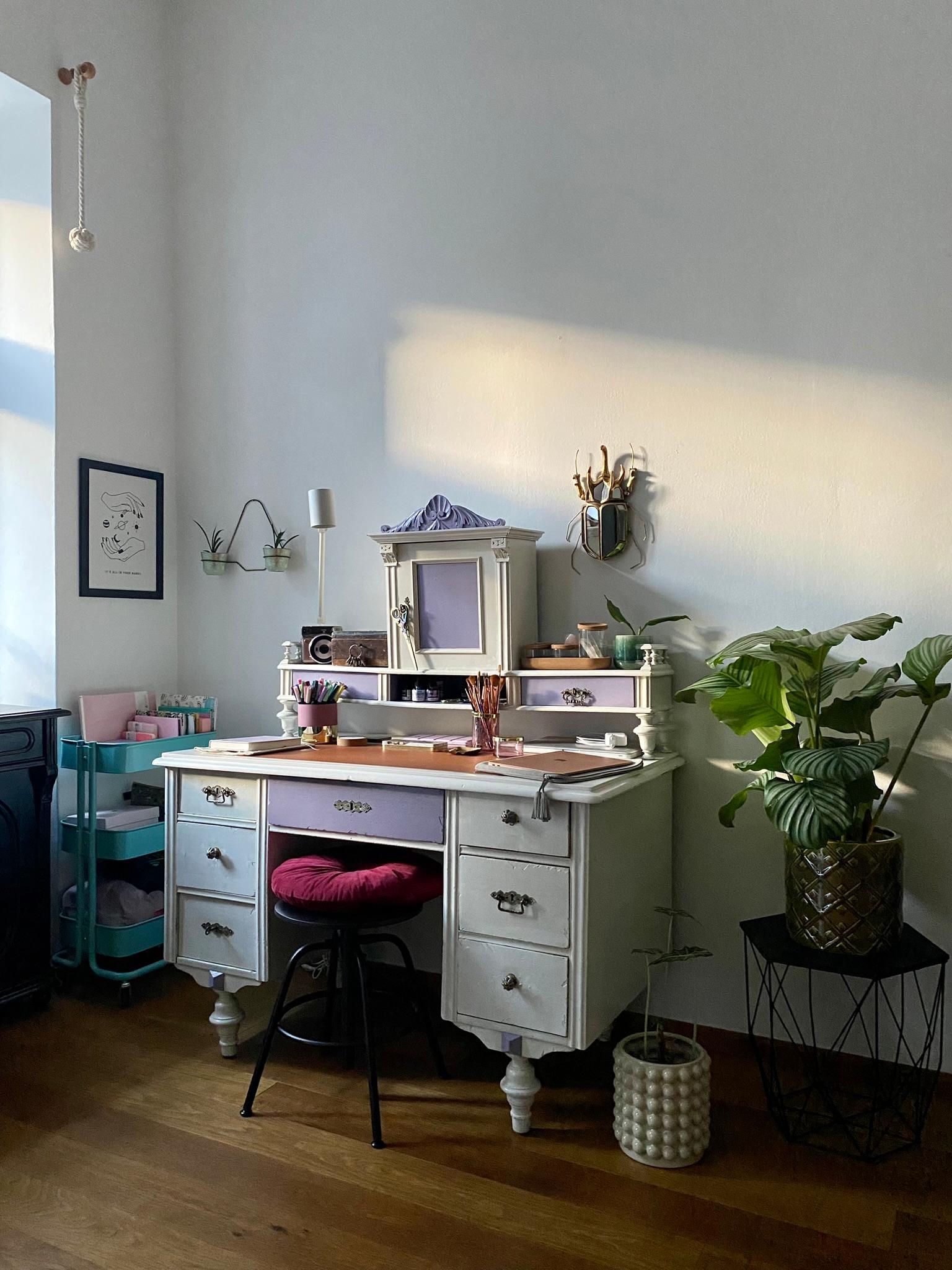 Sonne an meinem Schreibtisch ✨
#Schreibtisch #kreativ #Kreativplatz #Sonne #Pflanzen #bunt #pastell