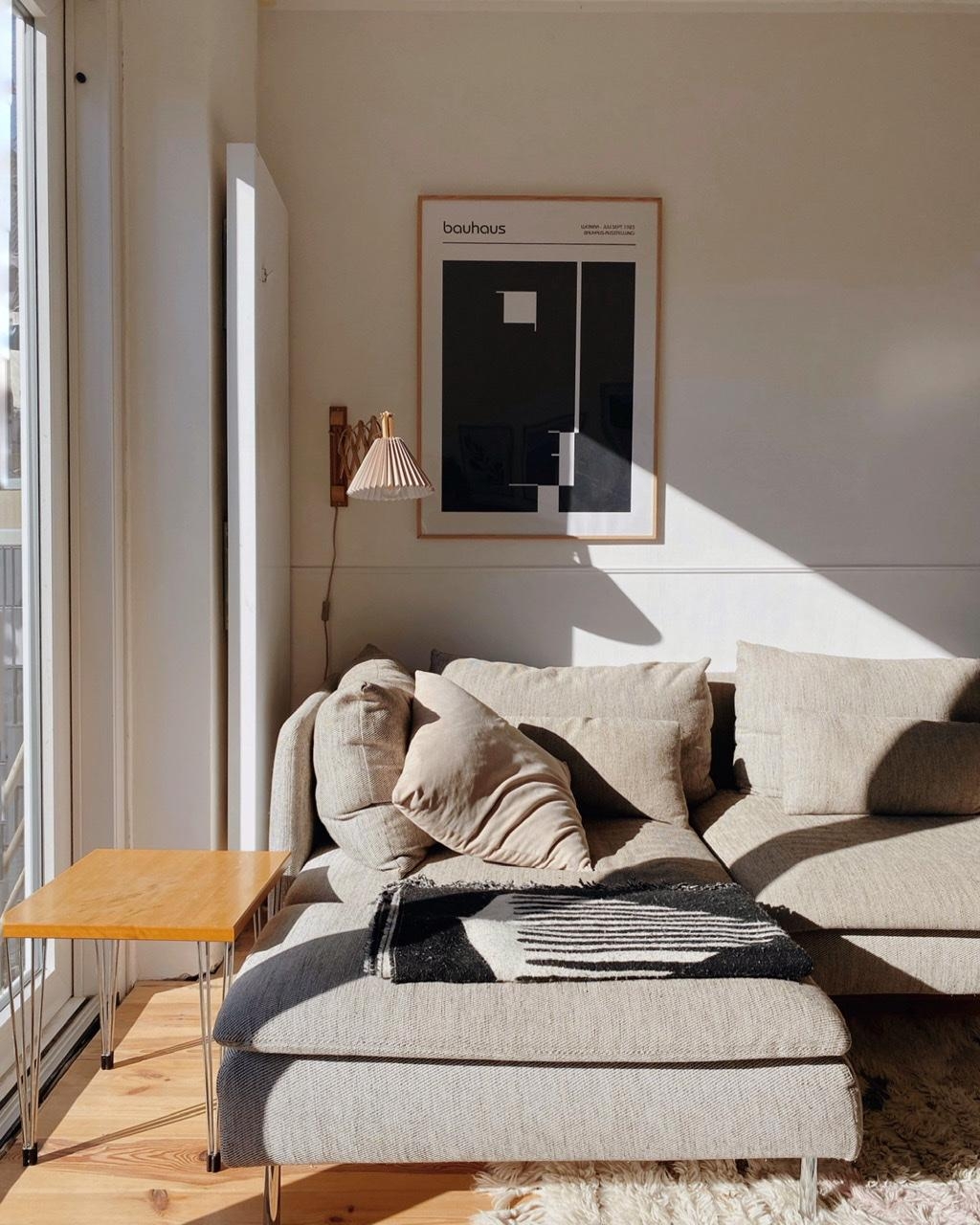 Sonne im Haus.
#wohnzimmer #sofa #ikea #poster #lampe 
