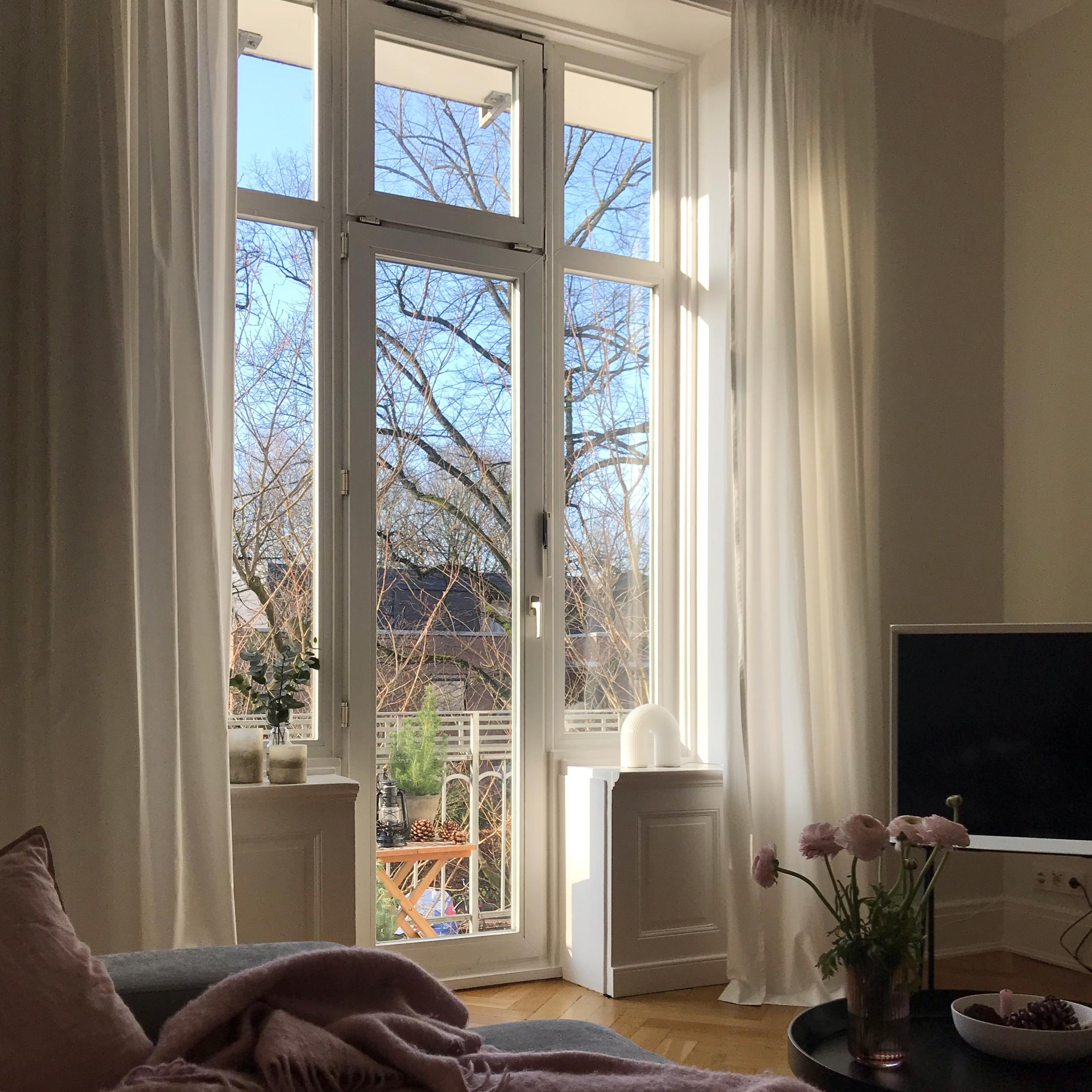 Sonne über Hamburg #windowview #window #bluesky #sun #interior #living #couchstyle #couchliebt