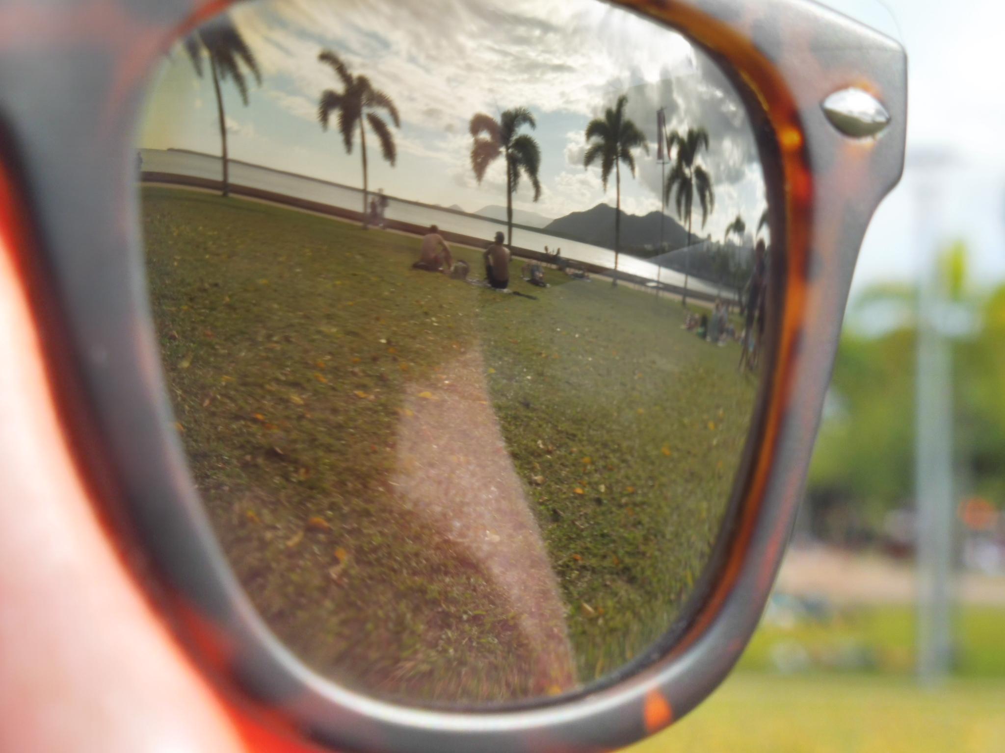 Sonnenbrille ist ein Muss
#summerstyle #palmenallee #sonnenscheinundwolkenmeer
